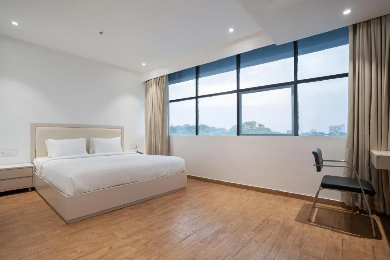 Bedroom, Bed in Uptown Hotel