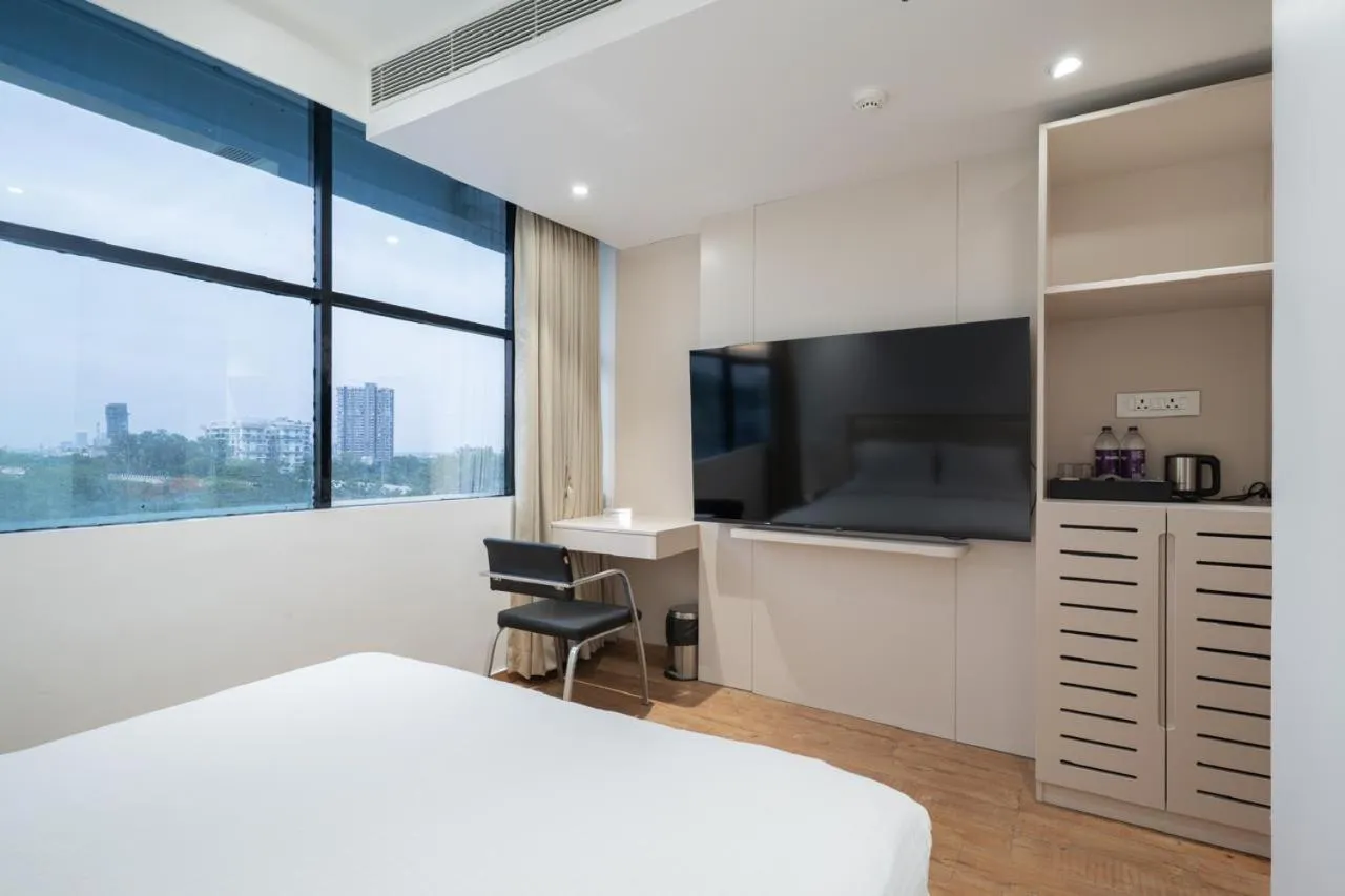 Bedroom, Bed in Uptown Hotel