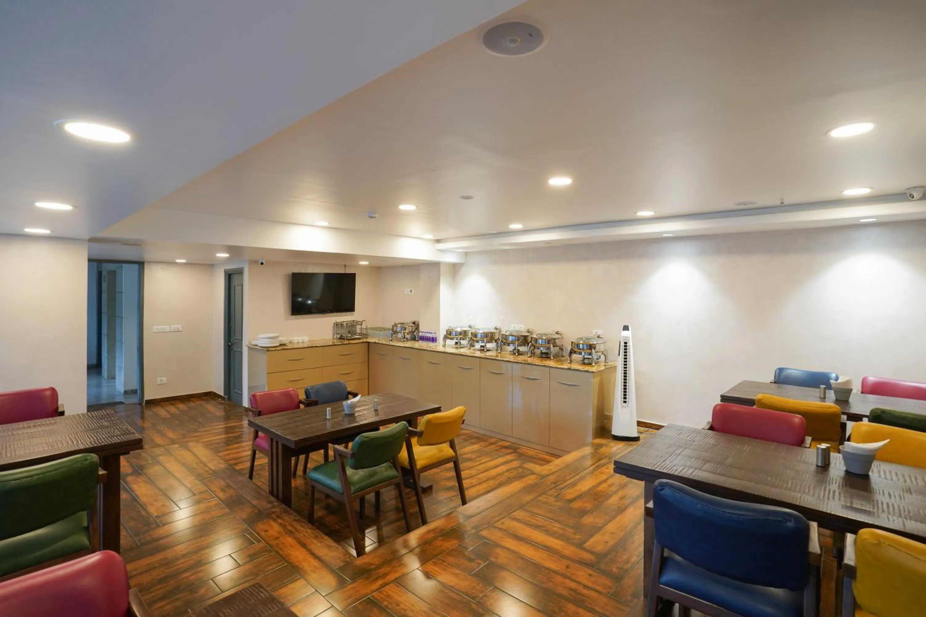 Dining area in Uptown Hotel
