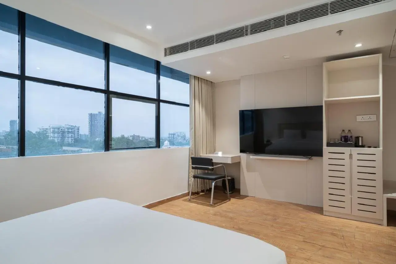 Bedroom, Bed in Uptown Hotel Bedroom, Bed in Uptown Hotel