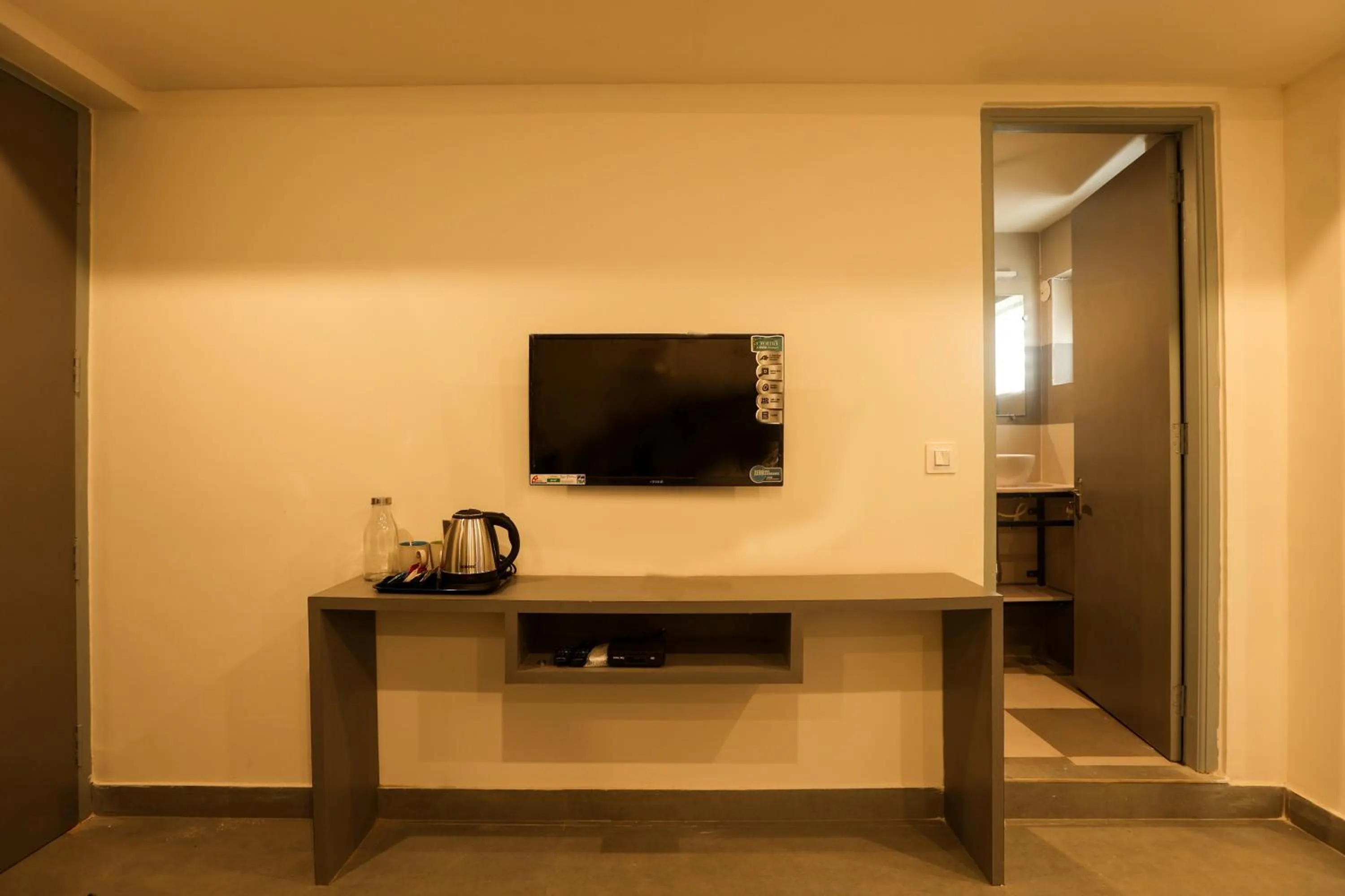 TV and multimedia in Coastal Pearl Hotel Miramar Panaji