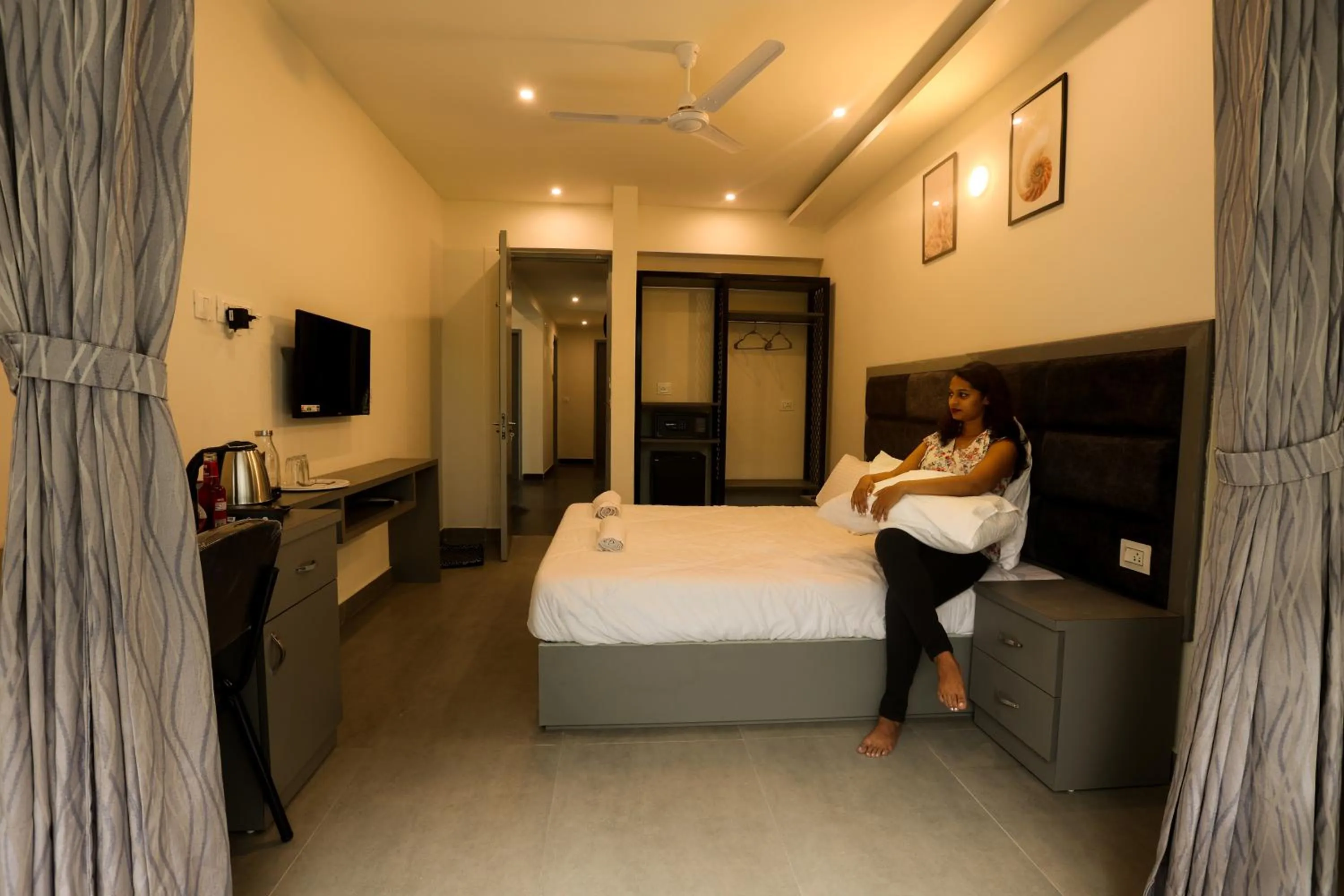 Photo of the whole room, Bed in Coastal Pearl Hotel Miramar Panaji