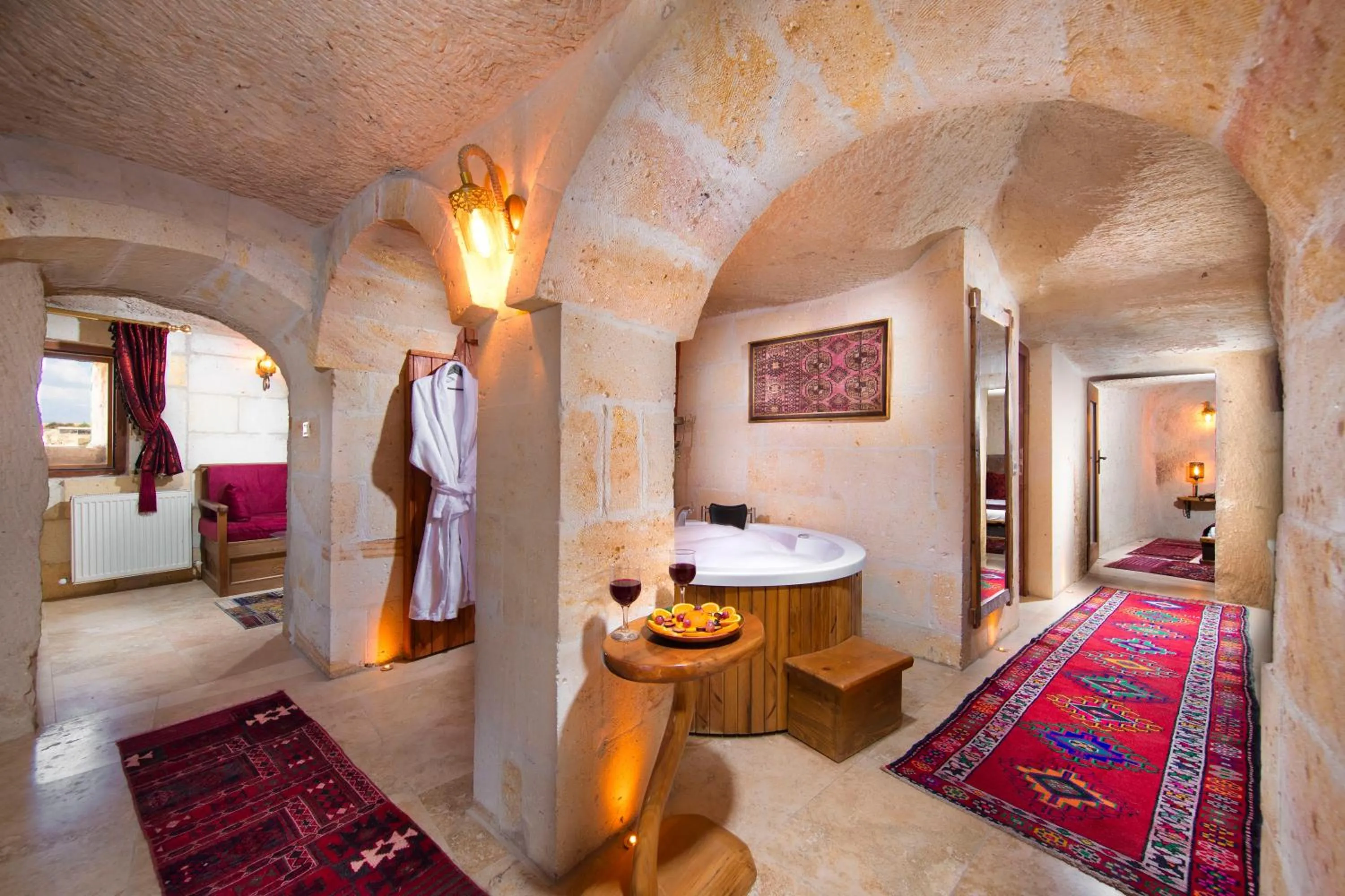 Hot Tub, Bed in Portal Cappadocia Hotel