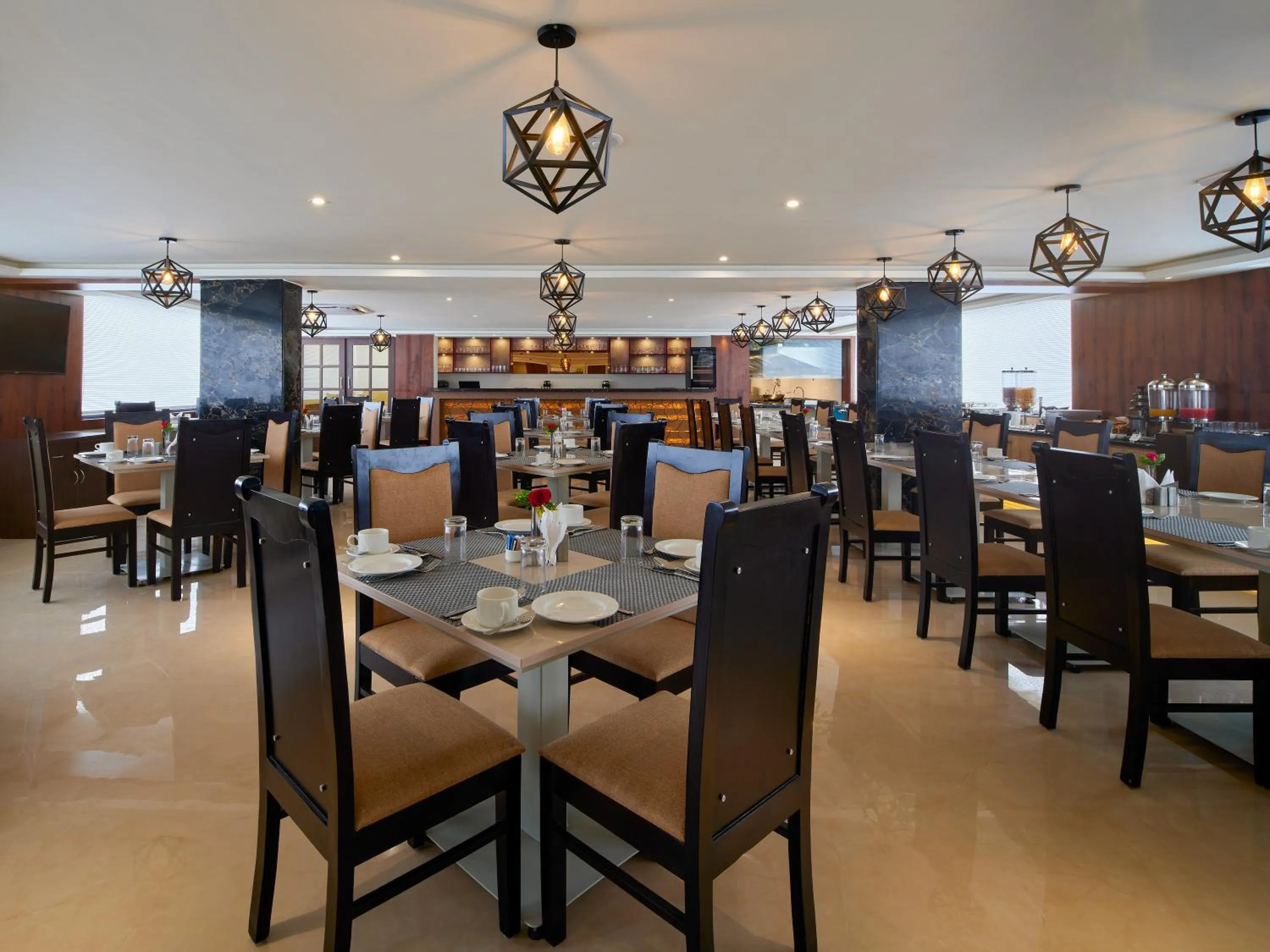 Restaurant/places to eat in Essentia Premier Hotel Chennai OMR