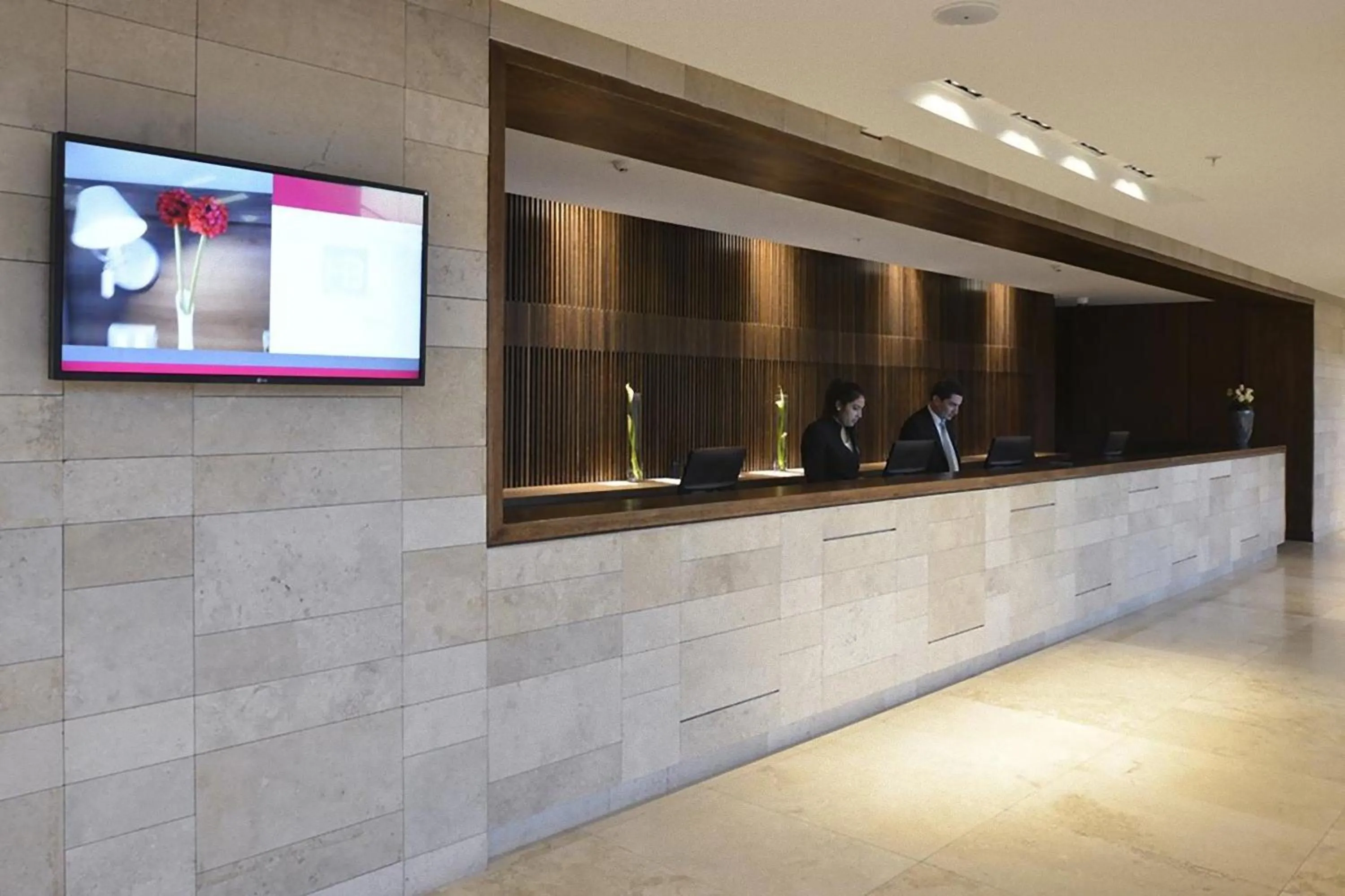 Lobby or reception in Radisson Blu Plaza El Bosque Santiago