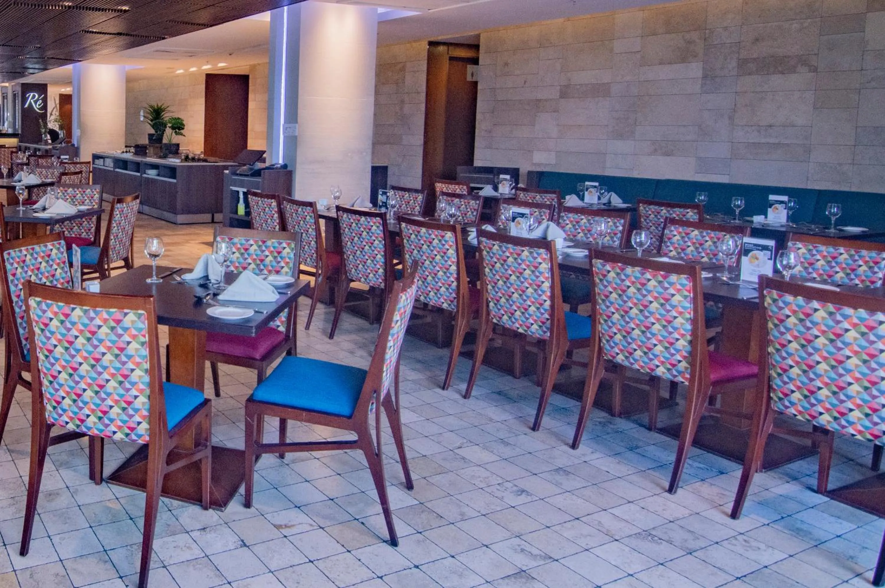 Restaurant/places to eat in Radisson Blu Plaza El Bosque Santiago