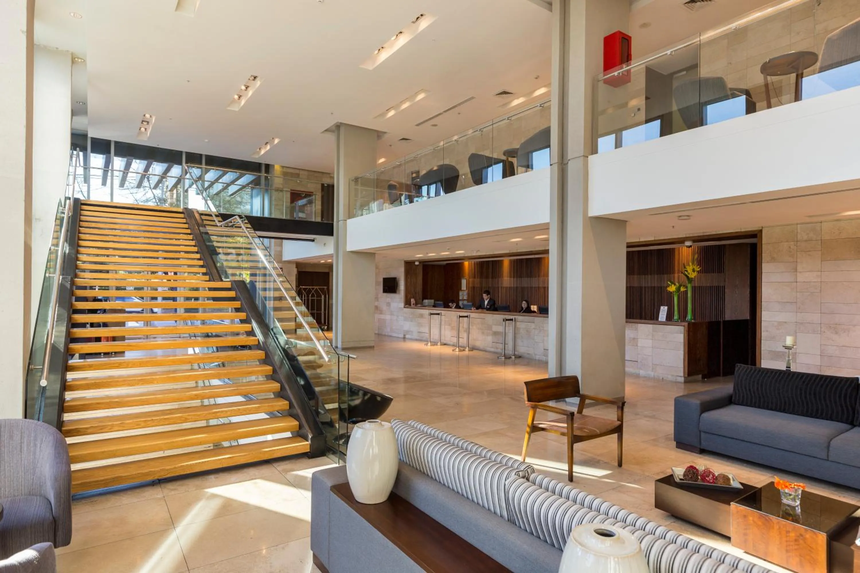 Seating area in Radisson Blu Plaza El Bosque Santiago