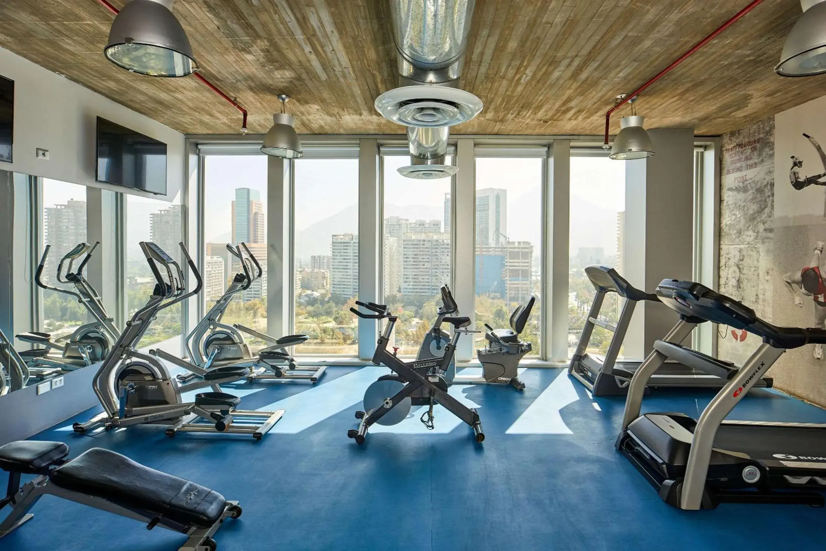 Fitness centre/facilities in Radisson Blu Plaza El Bosque Santiago Fitness centre/facilities in Radisson Blu Plaza El Bosque Santiago