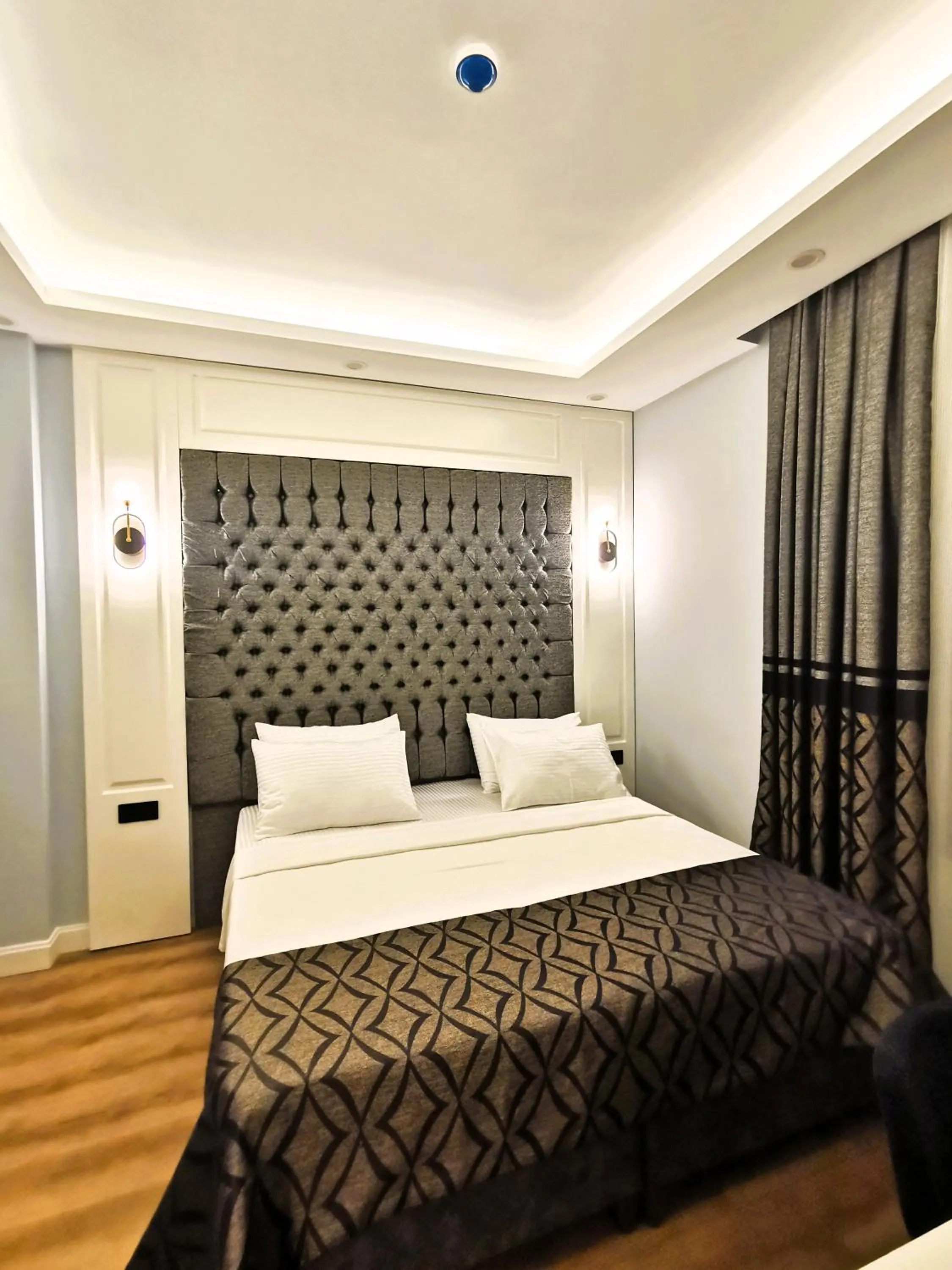 Bed in Luxx Garden Hotel