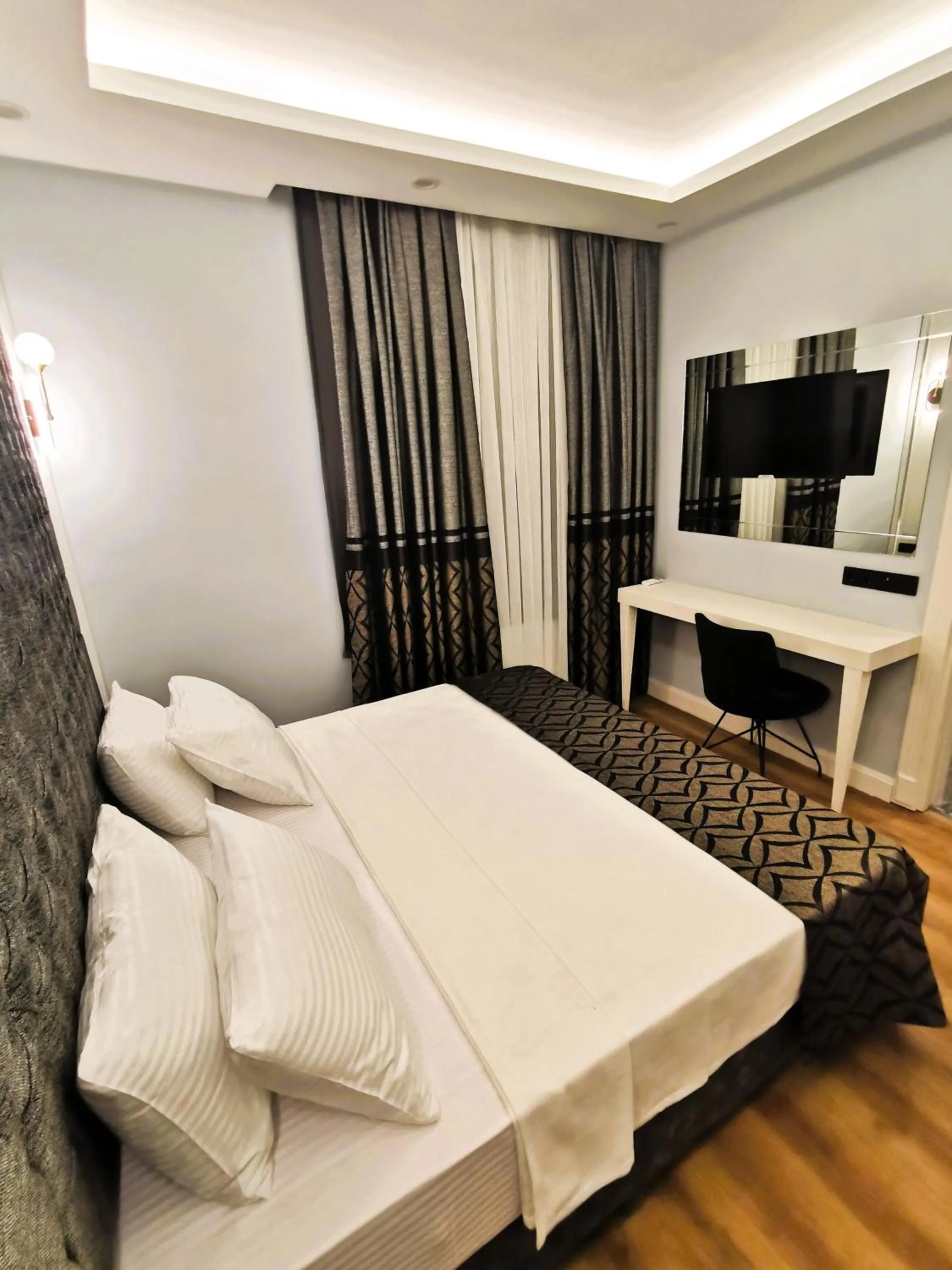 Bed in Luxx Garden Hotel