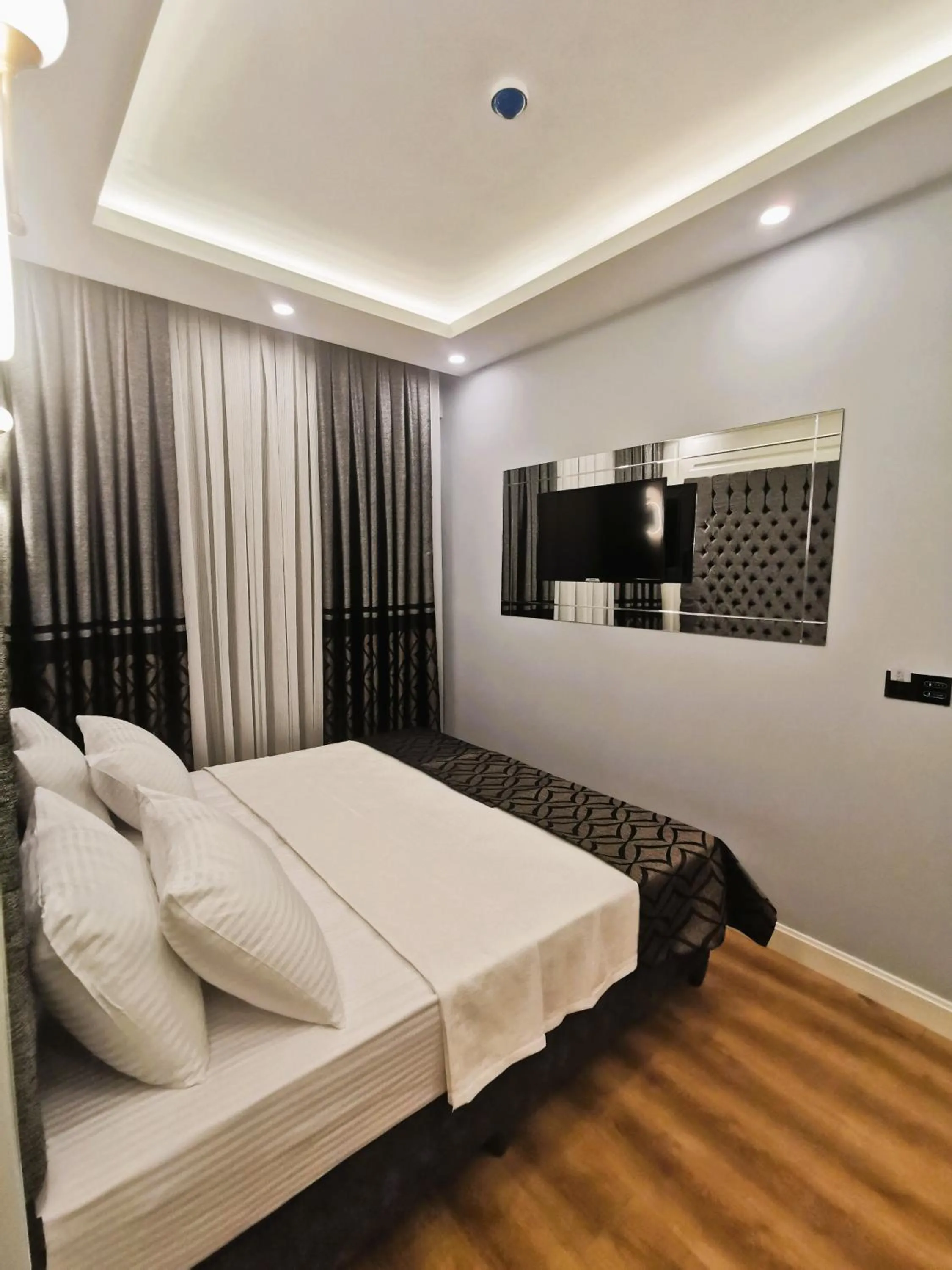 Bed in Luxx Garden Hotel