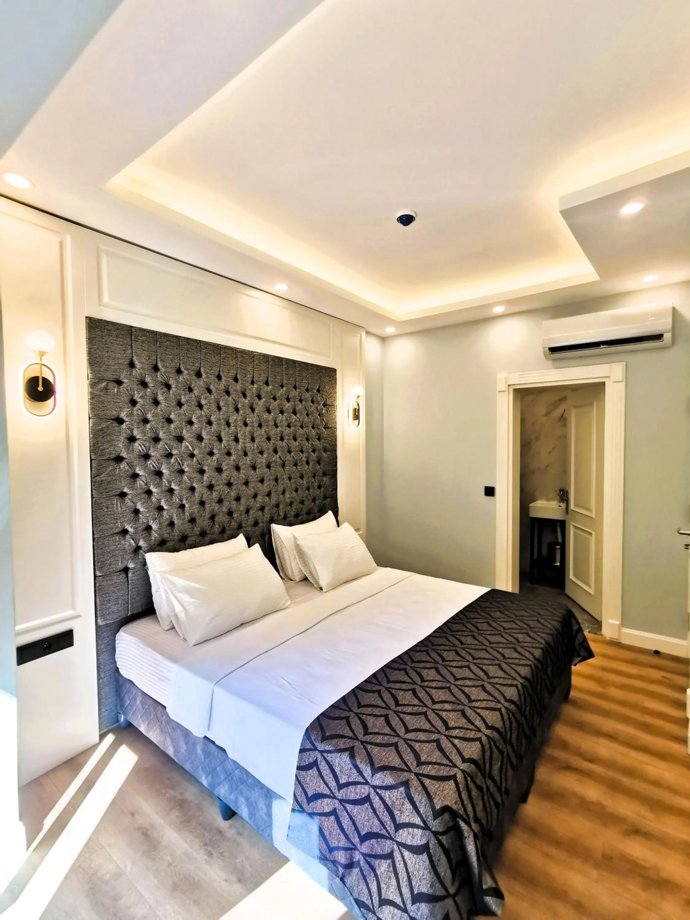 Bed in Luxx Garden Hotel