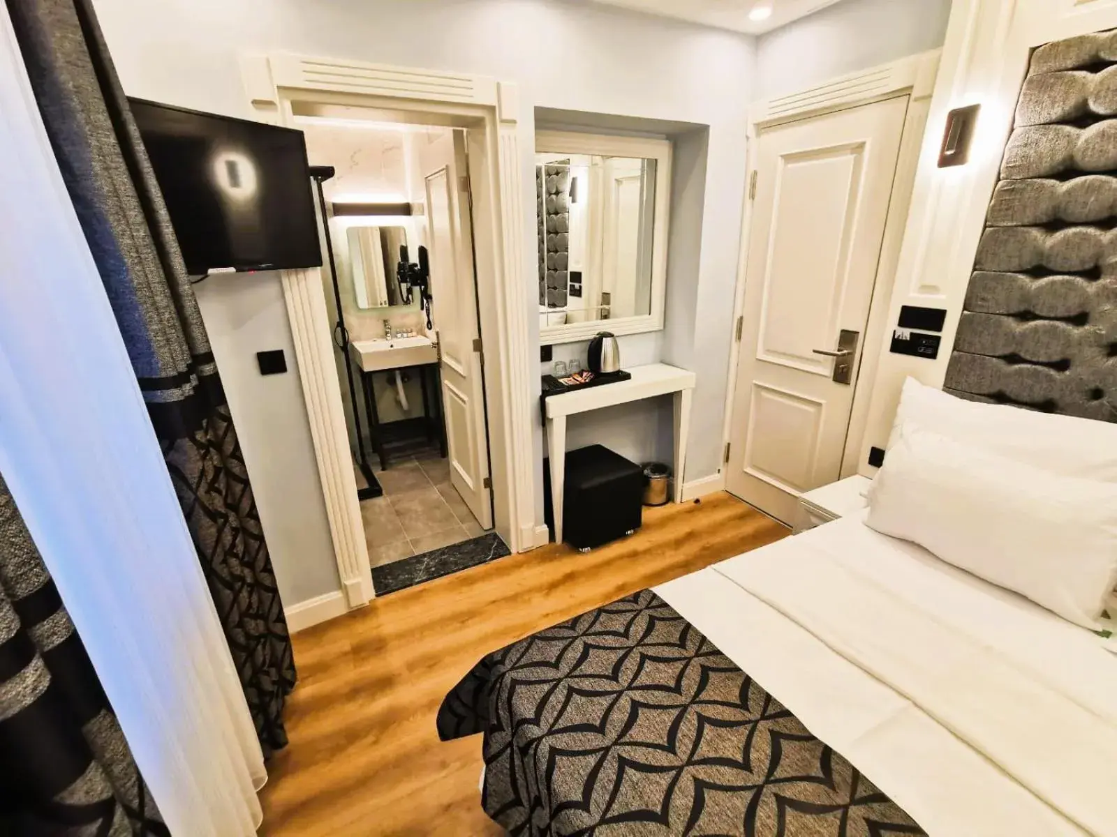 Budget Double Room in Luxx Garden Hotel Budget Double Room in Luxx Garden Hotel