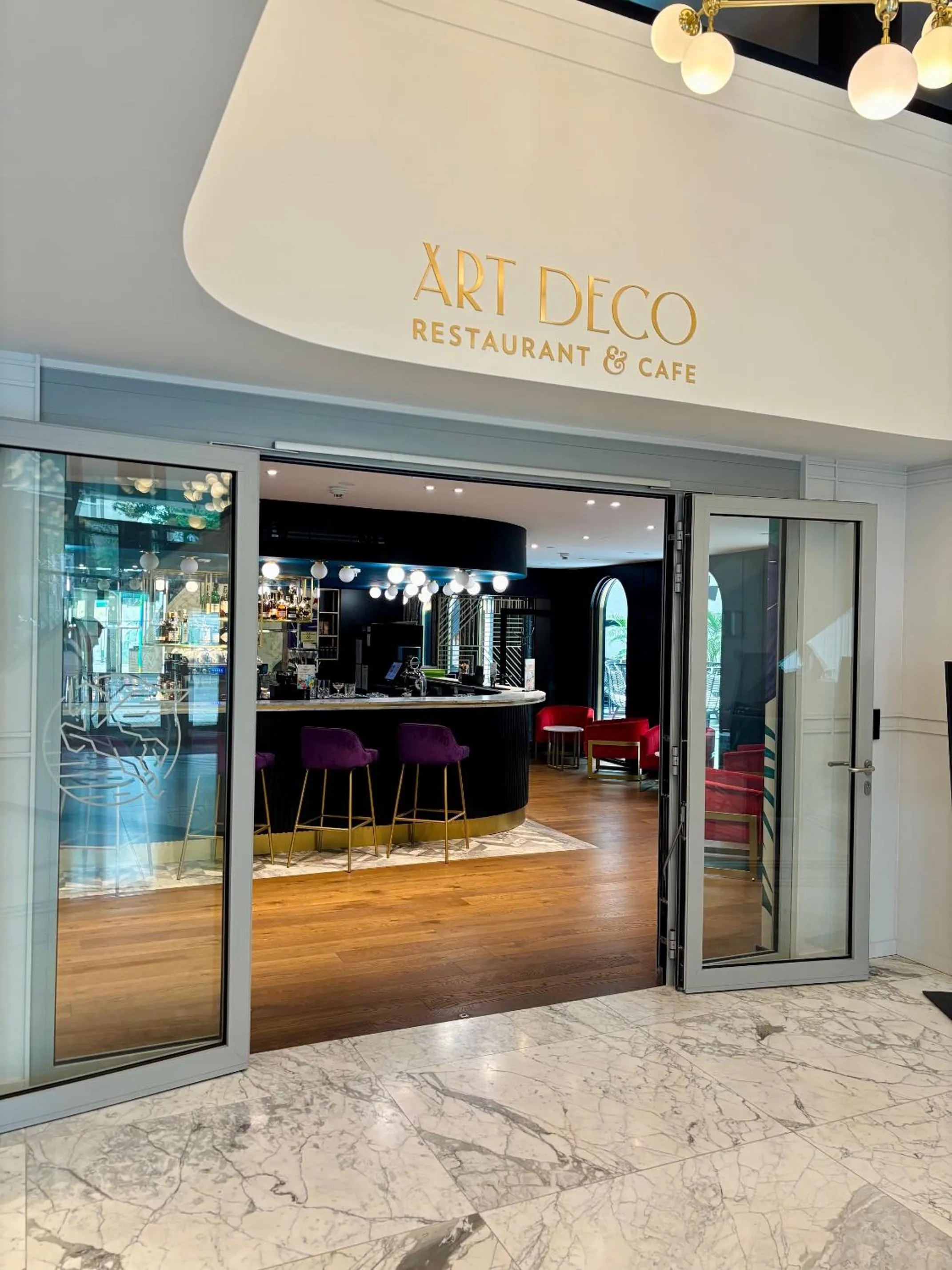 Restaurant/places to eat in Hotel Ferreus Modern Art Deco