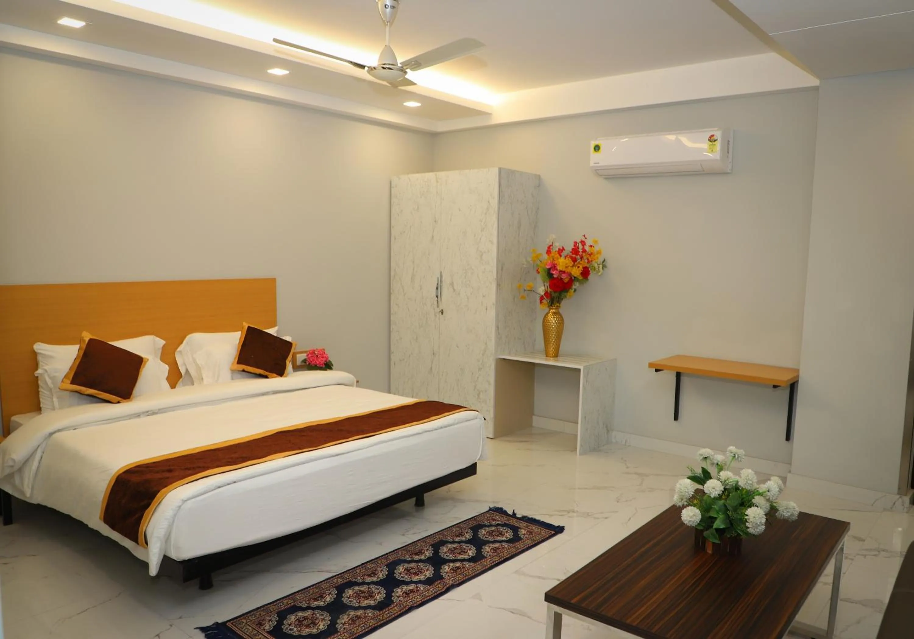 Bed in The Empire Villa,Cyber City, Gurgaon