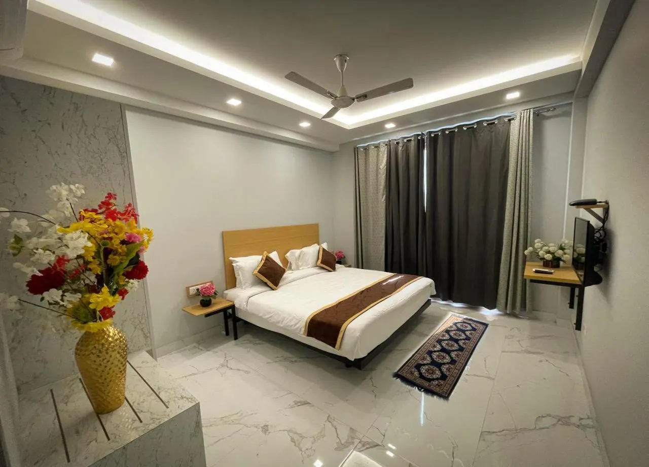 Bed in The Empire Villa,Cyber City, Gurgaon