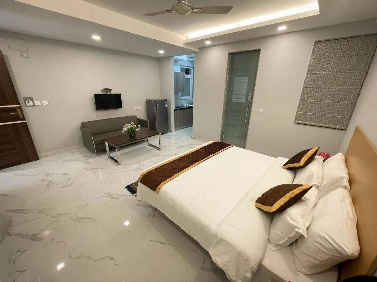 Communal lounge/ TV room, Bed in The Empire Villa,Cyber City, Gurgaon