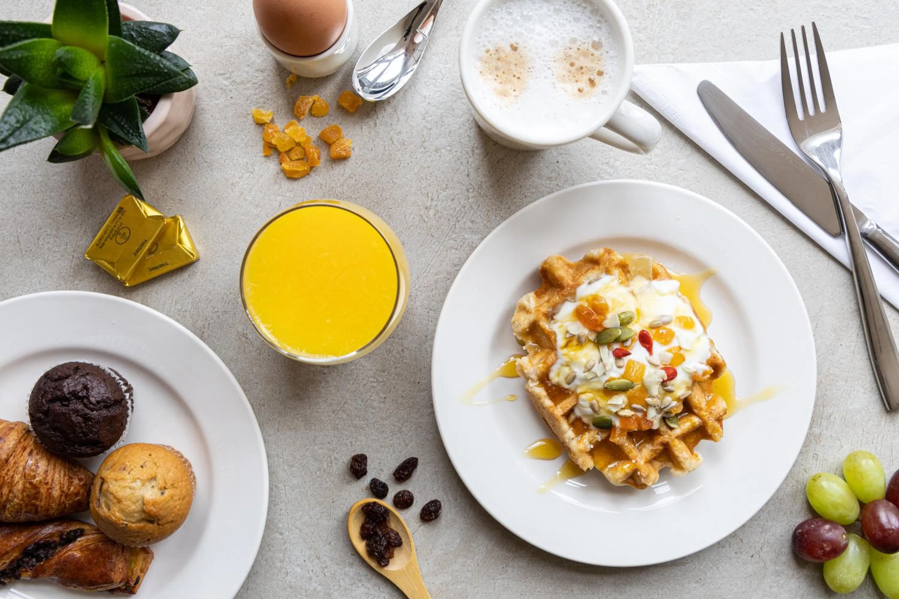 Breakfast in The 55 by Le Mirage