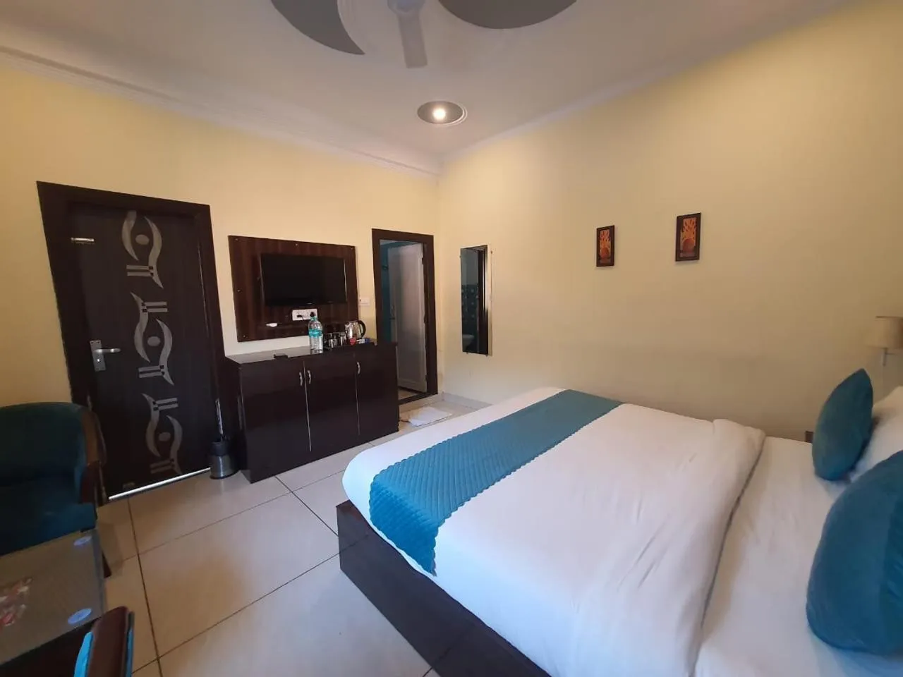 Bedroom, Bed in Tapovan New Residency - 5 minutes walk to Laxman jhula
