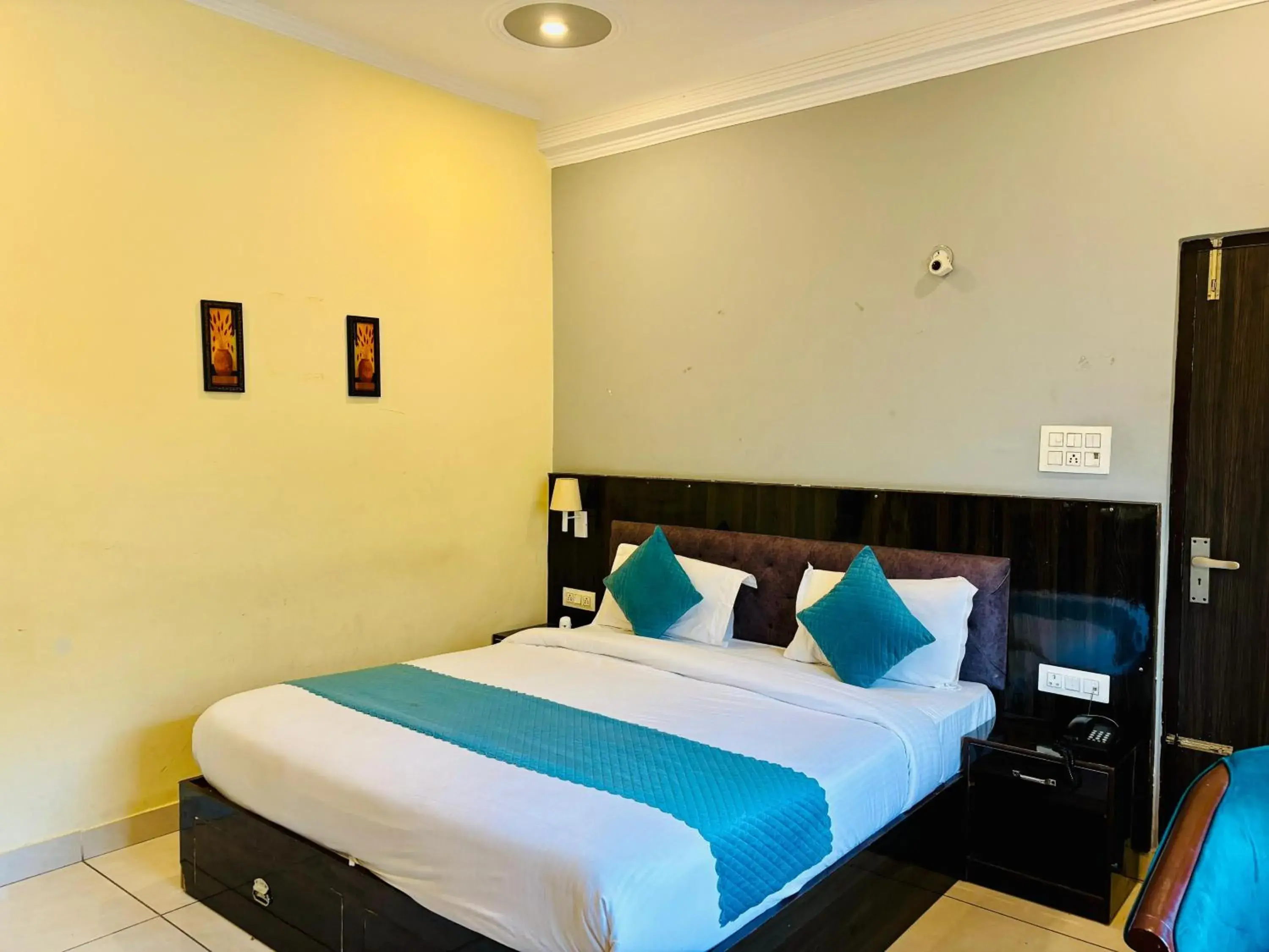 room service, Bed in Tapovan New Residency - 5 minutes walk to Laxman jhula room service, Bed in Tapovan New Residency - 5 minutes walk to Laxman jhula