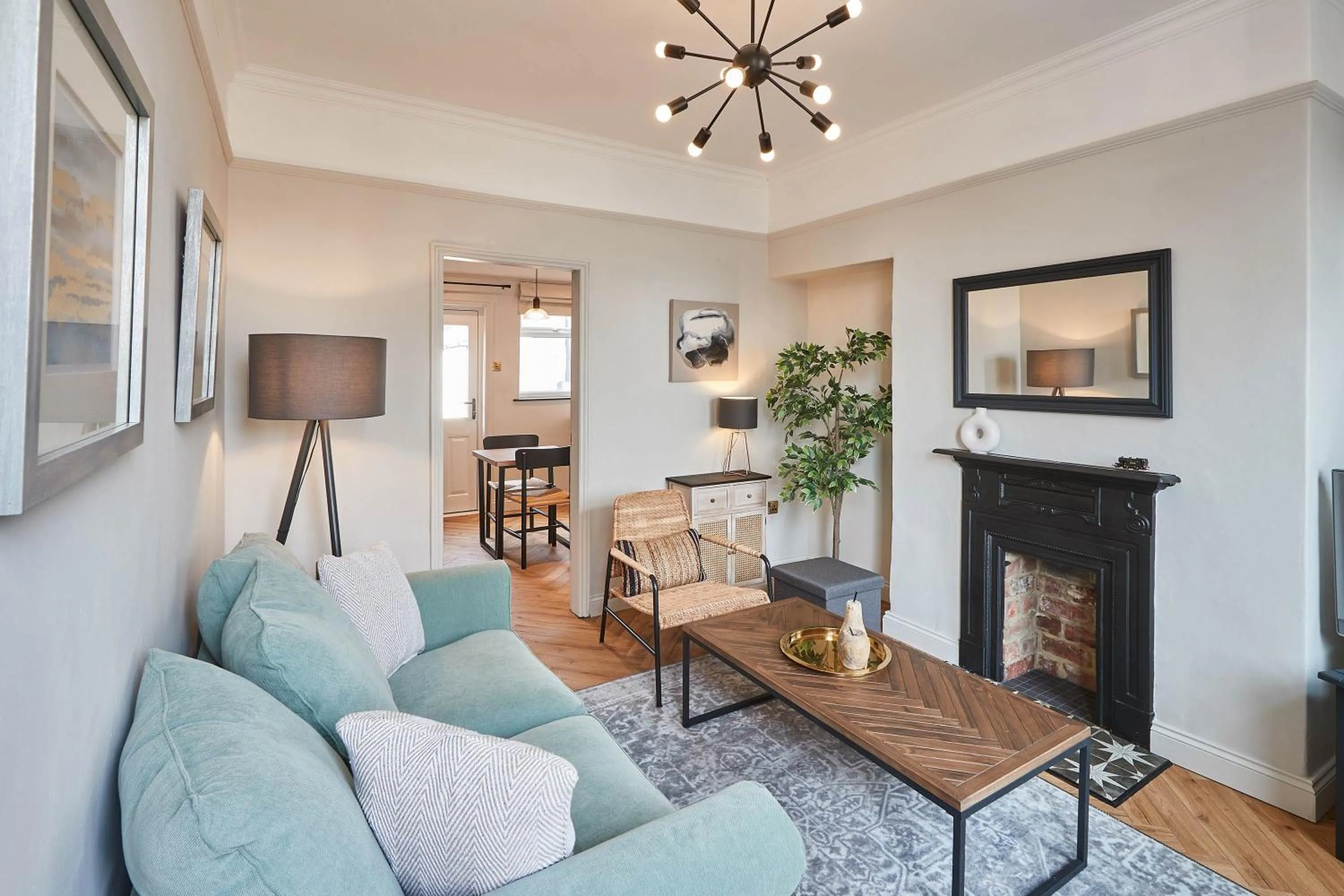 Host & Stay - The Railman's House
