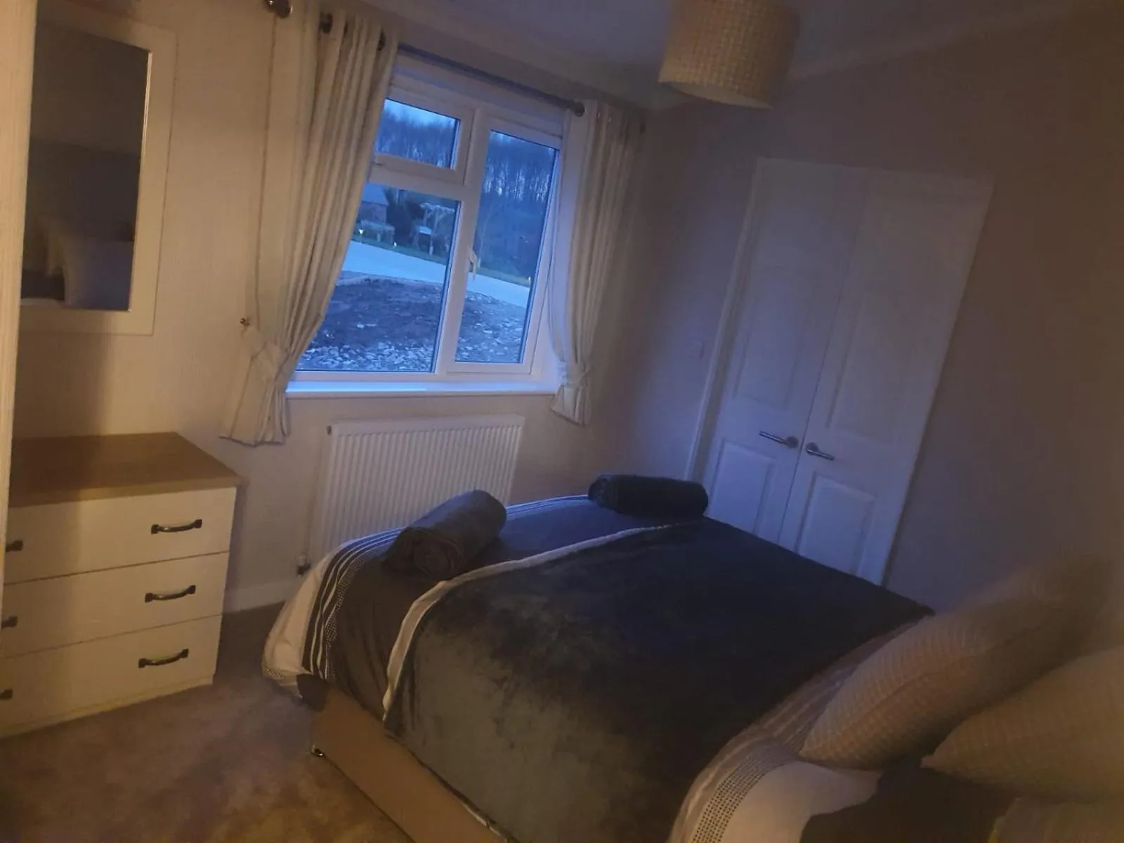 Photo of the whole room, Bed in Luxury 2-Bed Lodge in Routh HotTub & Pet Friendly