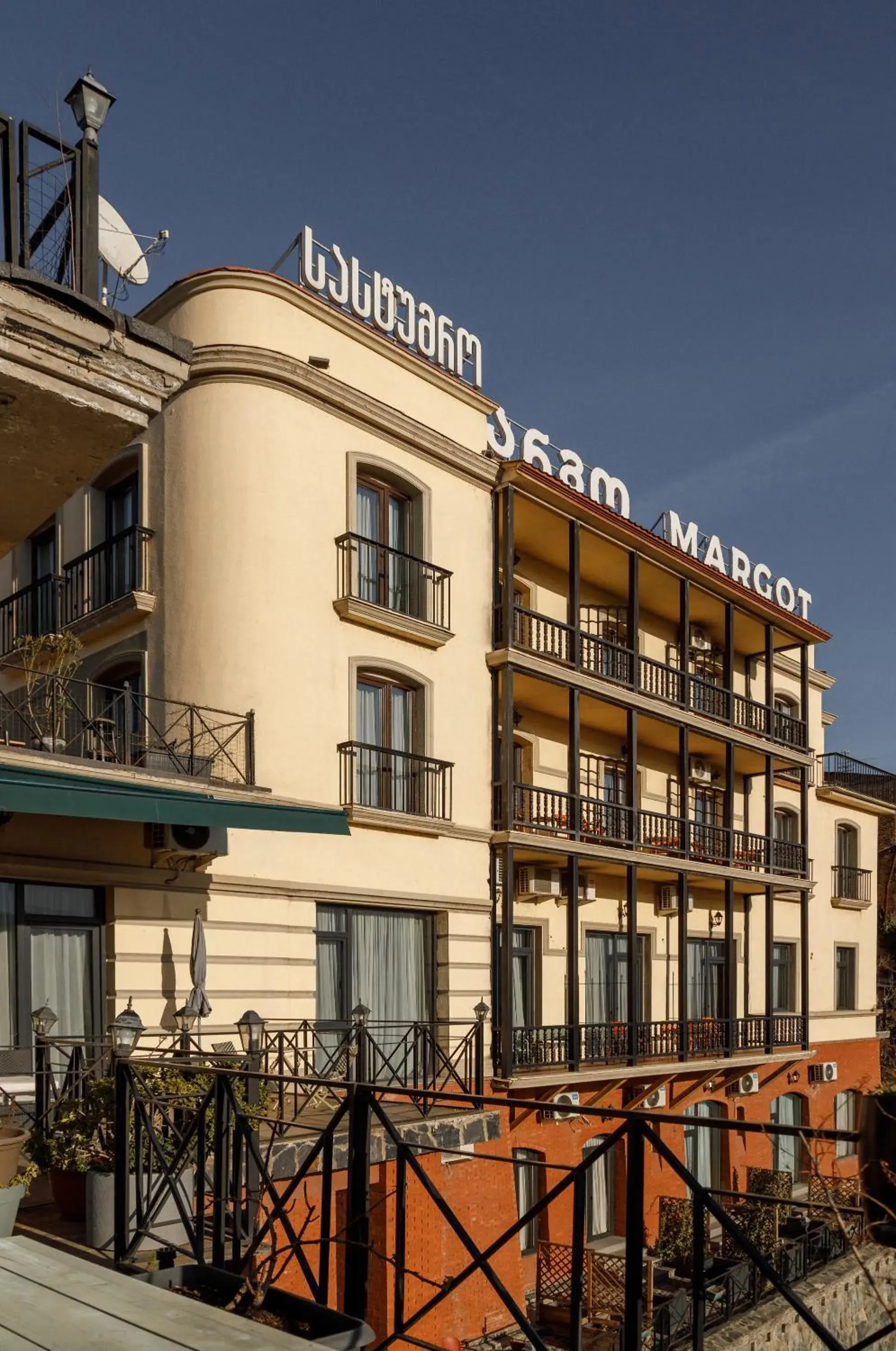 Facade/entrance in Margot Old Tbilisi Facade/entrance in Margot Old Tbilisi