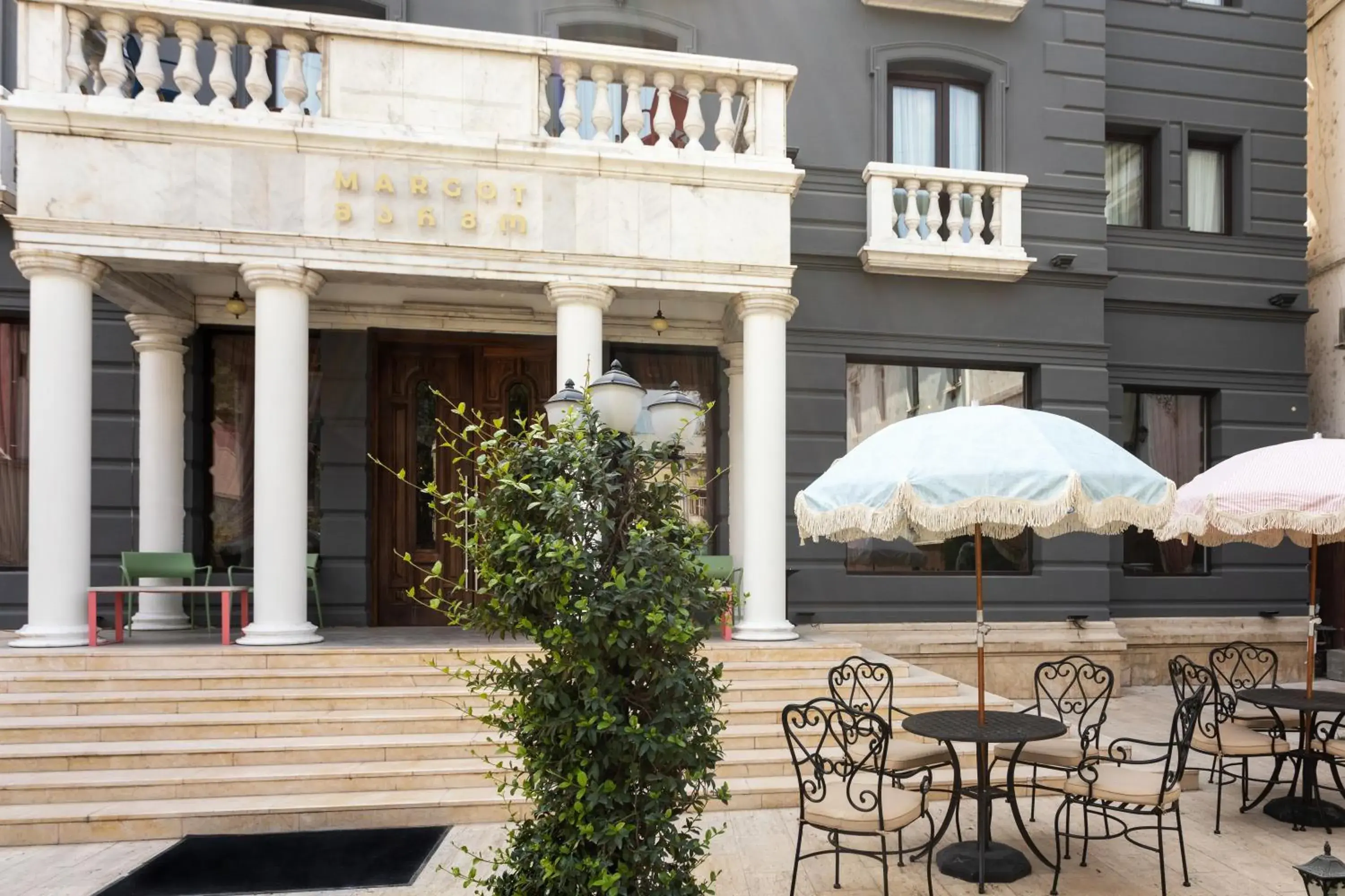 Property building in Margot Old Tbilisi Property building in Margot Old Tbilisi