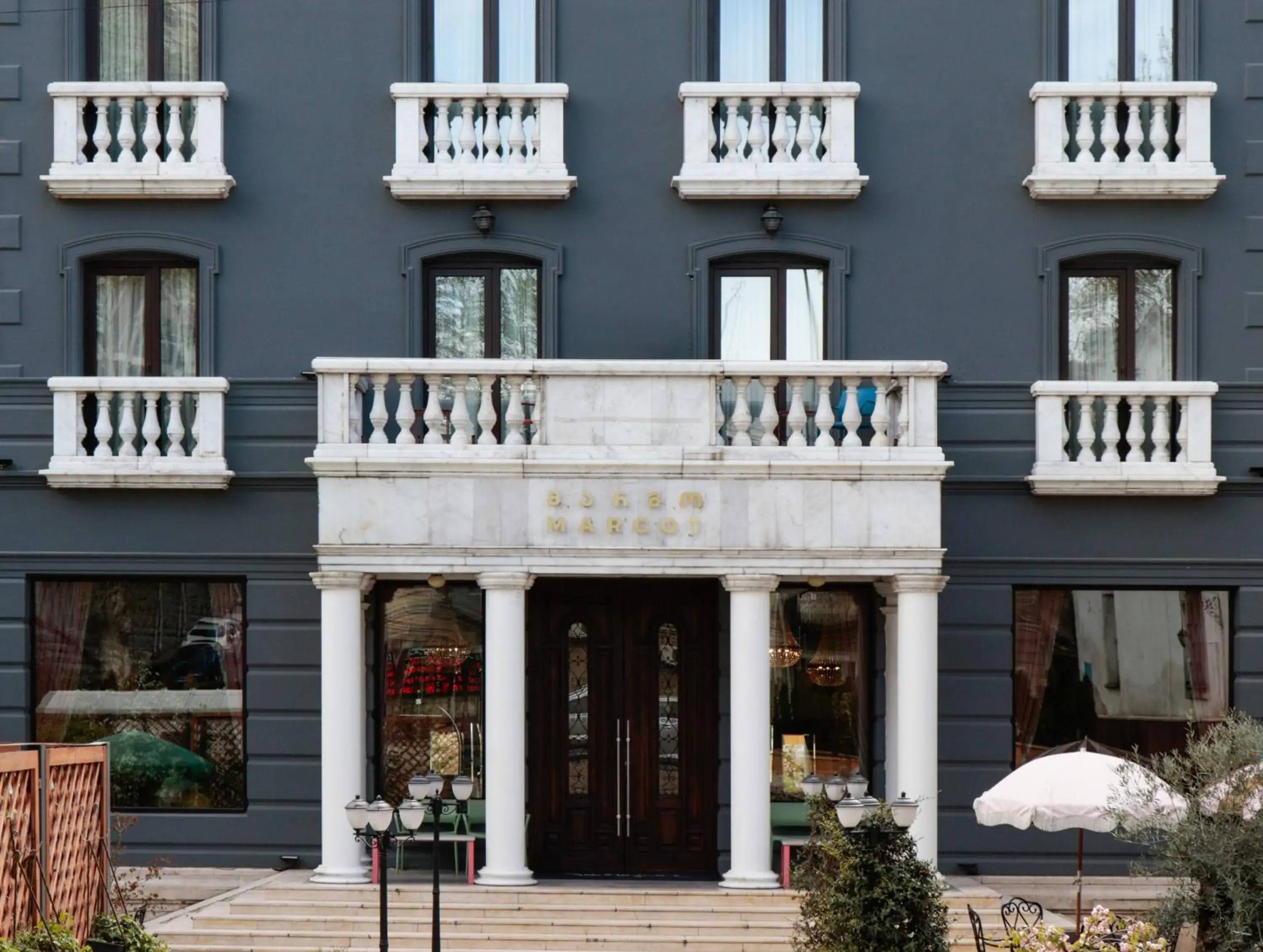 Property building in Margot Old Tbilisi Property building in Margot Old Tbilisi