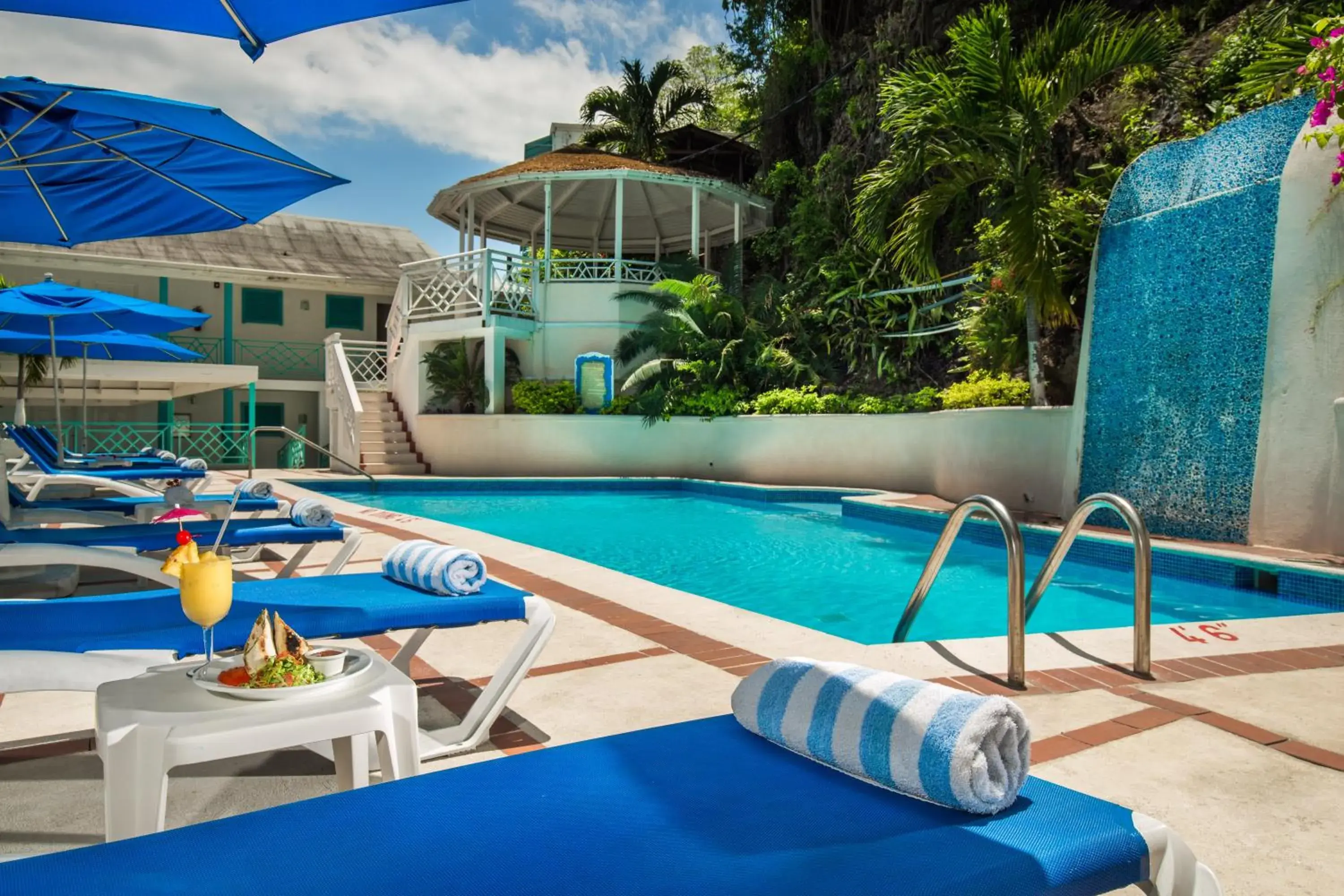 Swimming pool in Deja Resort All Inclusive Swimming pool in Deja Resort All Inclusive