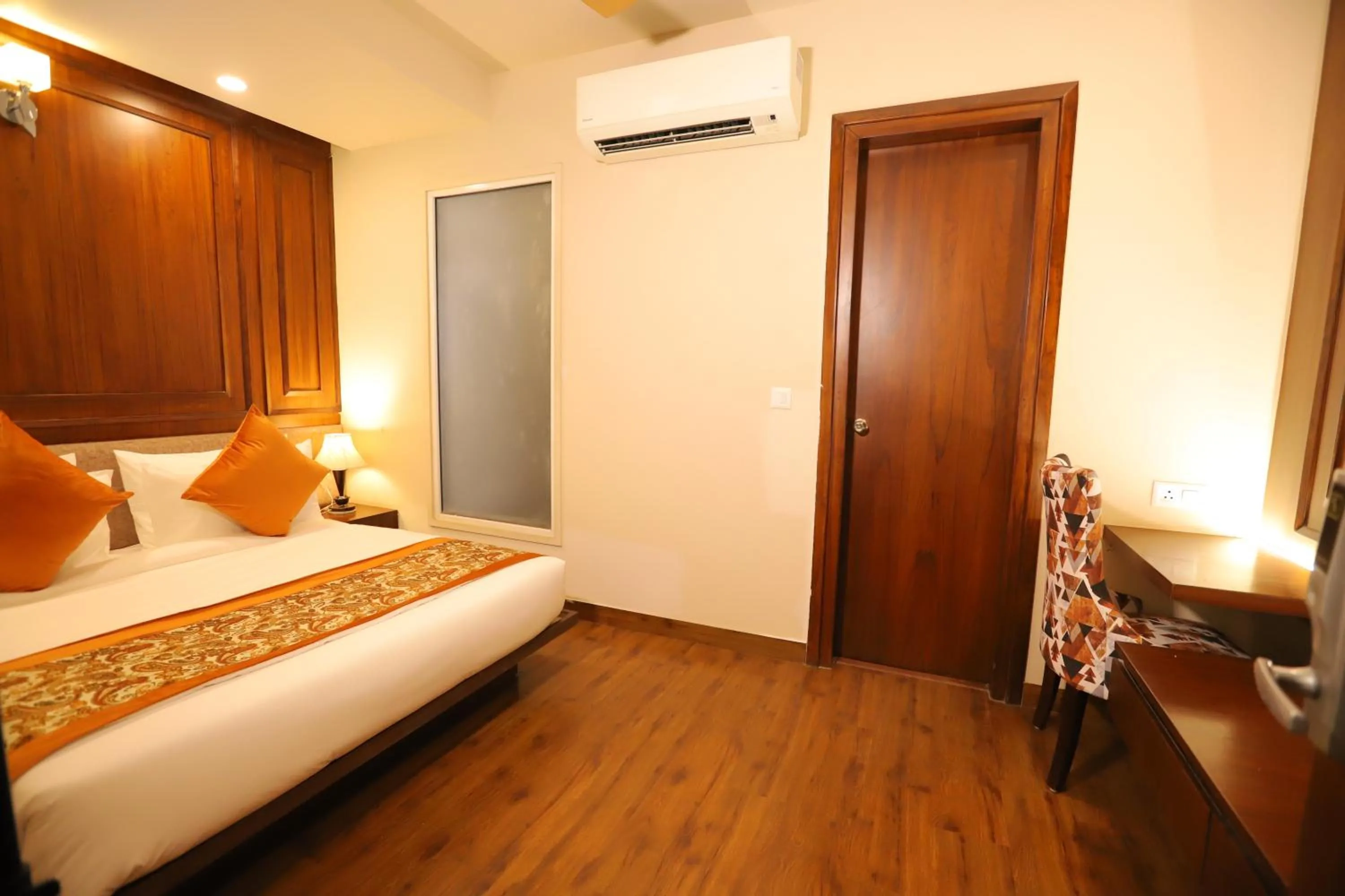 Communal lounge/ TV room, Bed in IP Royal Hotel - New Delhi