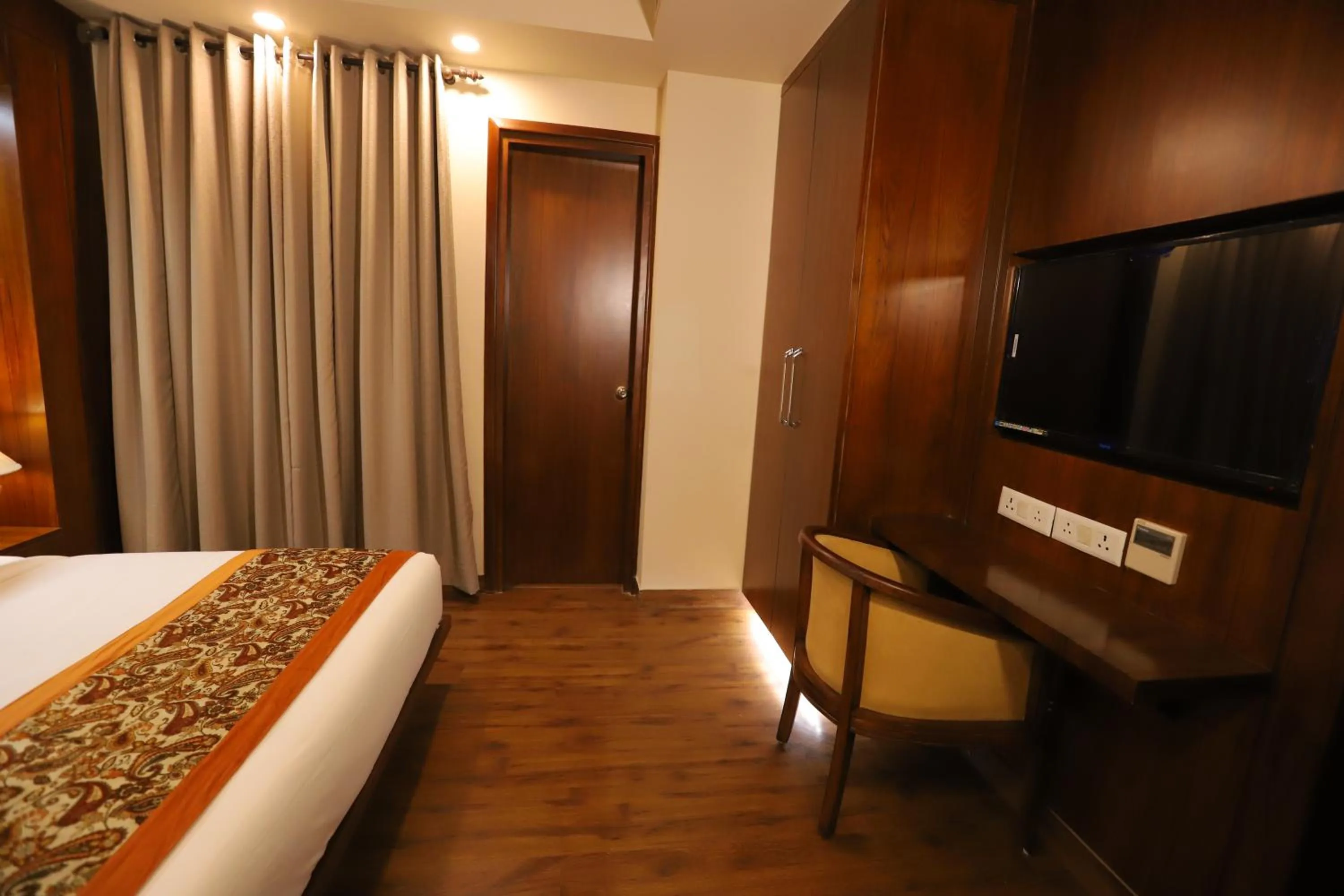 Communal lounge/ TV room, Bed in IP Royal Hotel - New Delhi