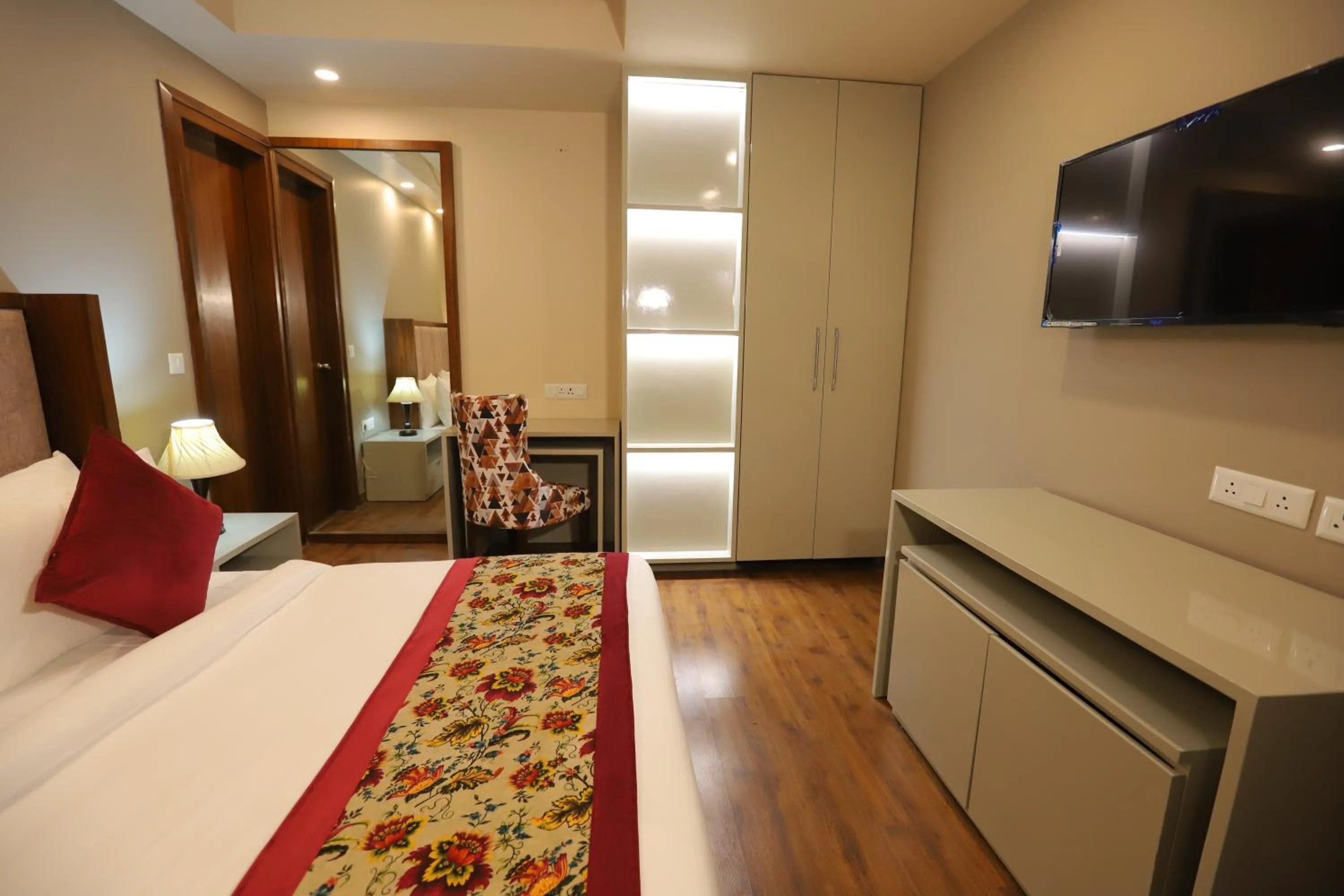 Communal lounge/ TV room, Bed in IP Royal Hotel - New Delhi