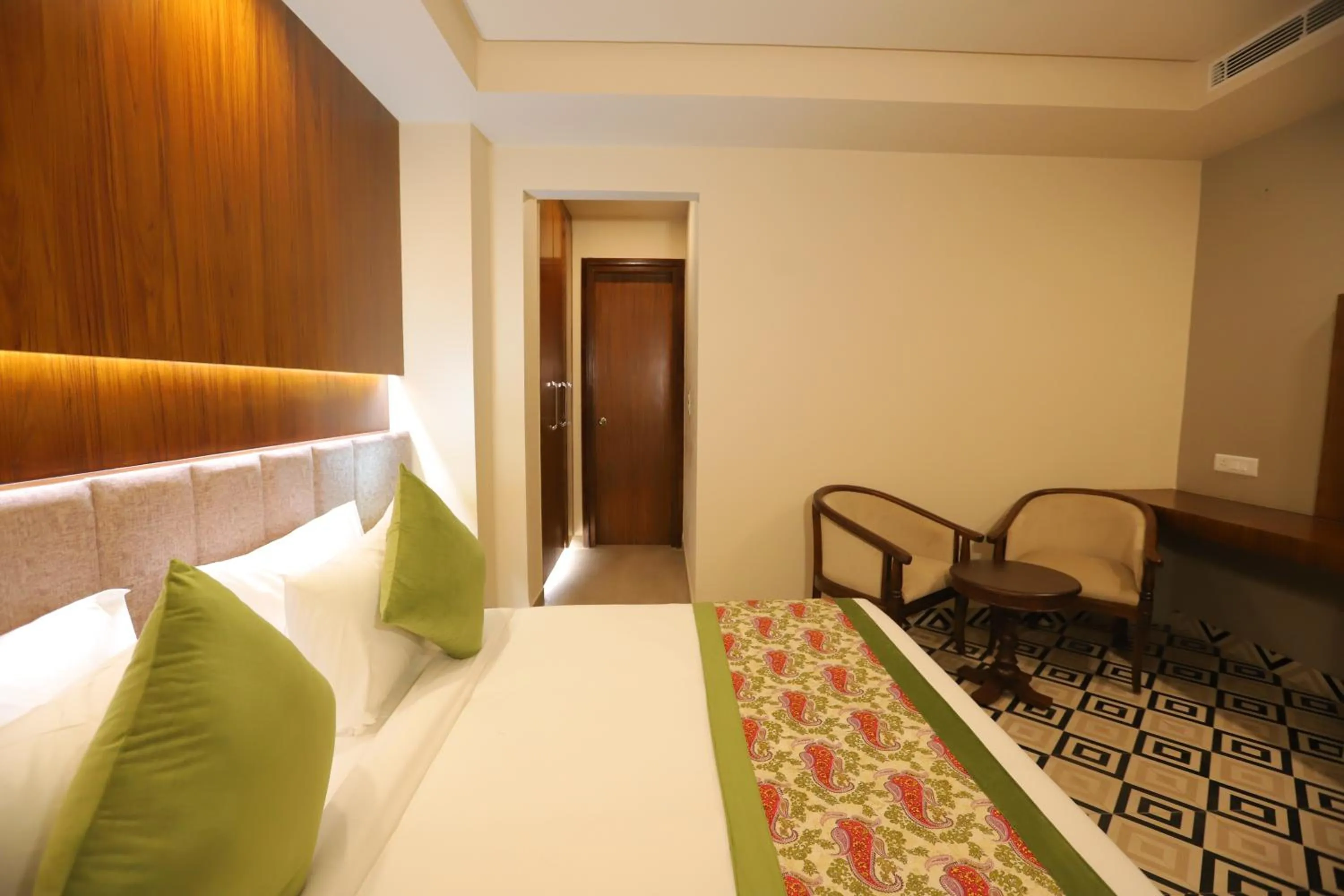 Communal lounge/ TV room, Bed in IP Royal Hotel - New Delhi