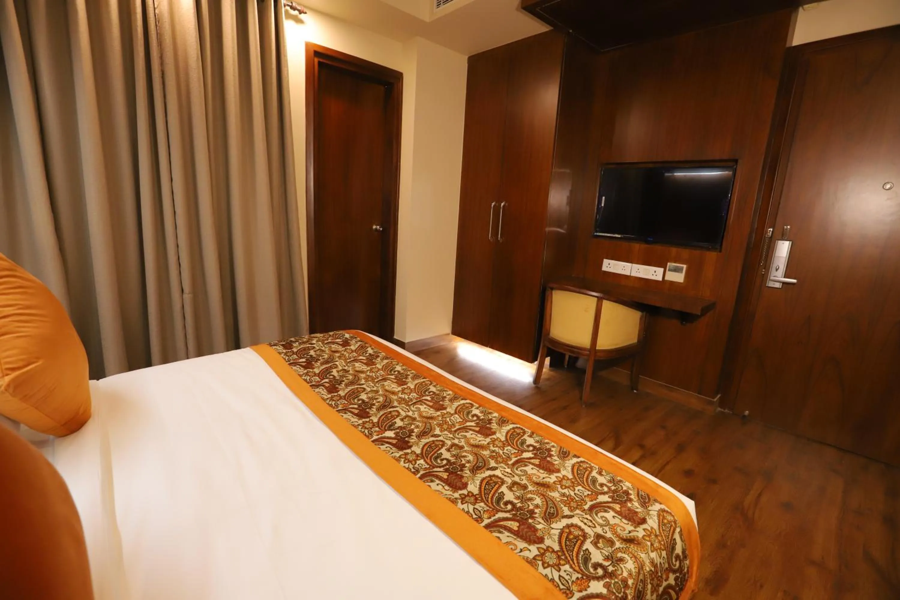 Communal lounge/ TV room, Bed in IP Royal Hotel - New Delhi
