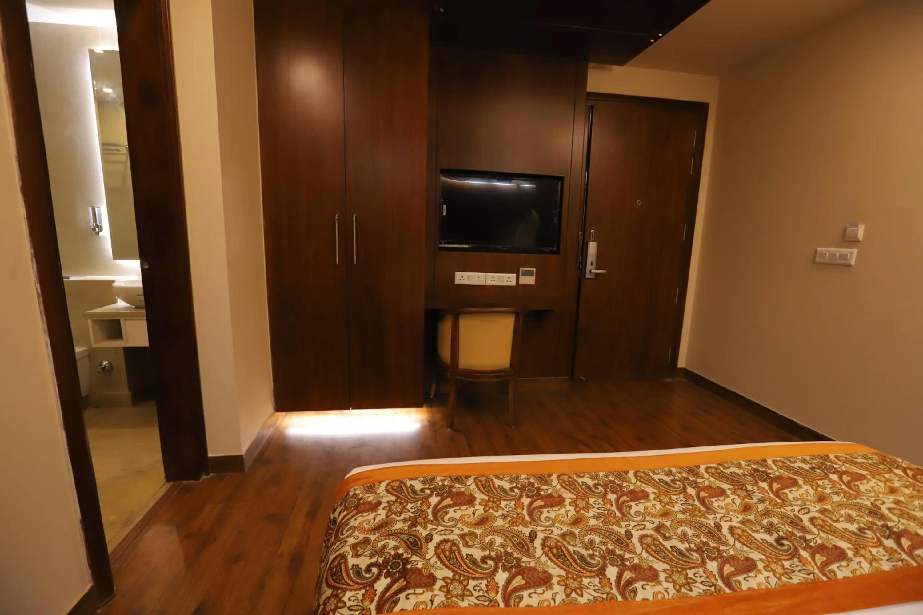 Communal lounge/ TV room, Bed in IP Royal Hotel - New Delhi