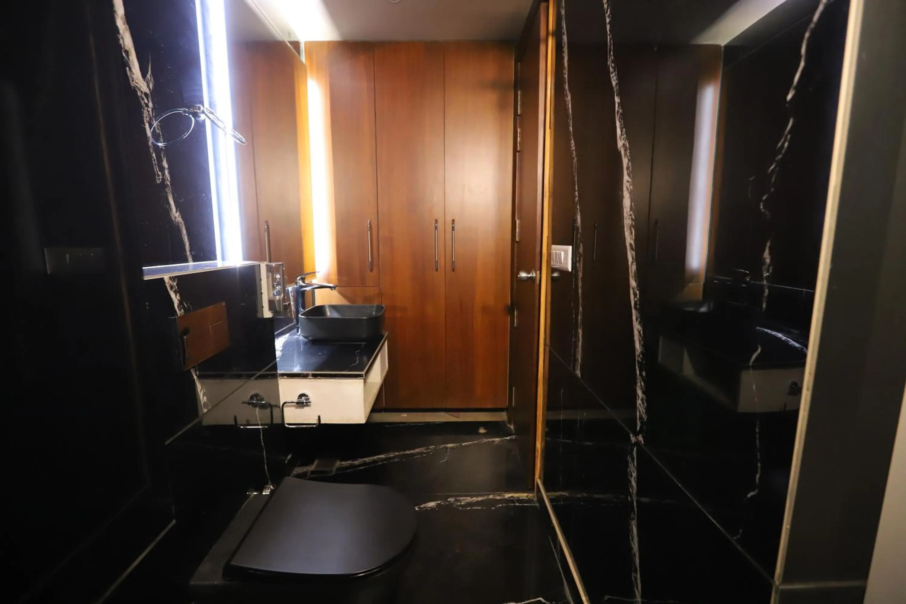 Communal lounge/ TV room in IP Royal Hotel - New Delhi