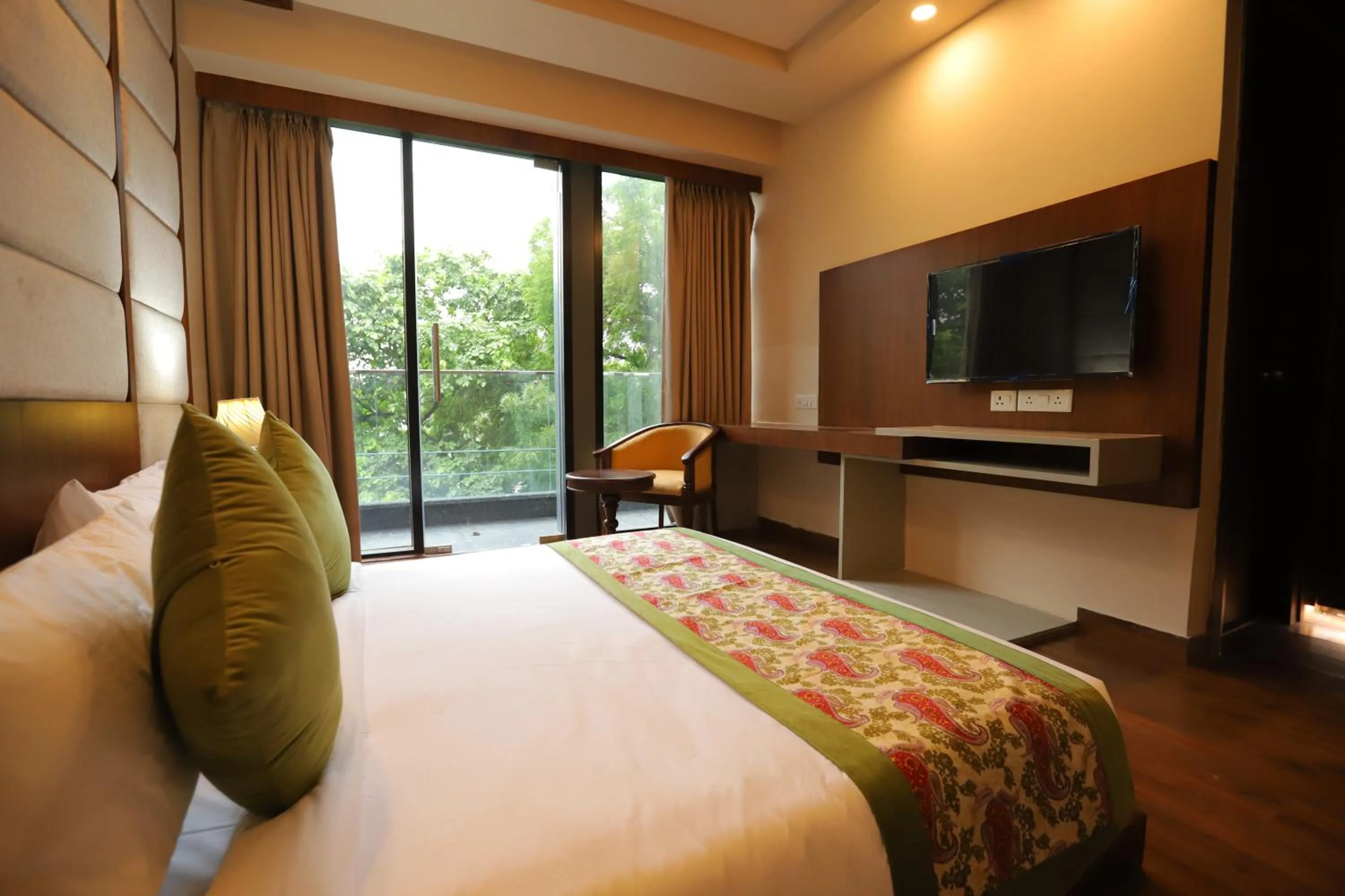 Communal lounge/ TV room, Bed in IP Royal Hotel - New Delhi