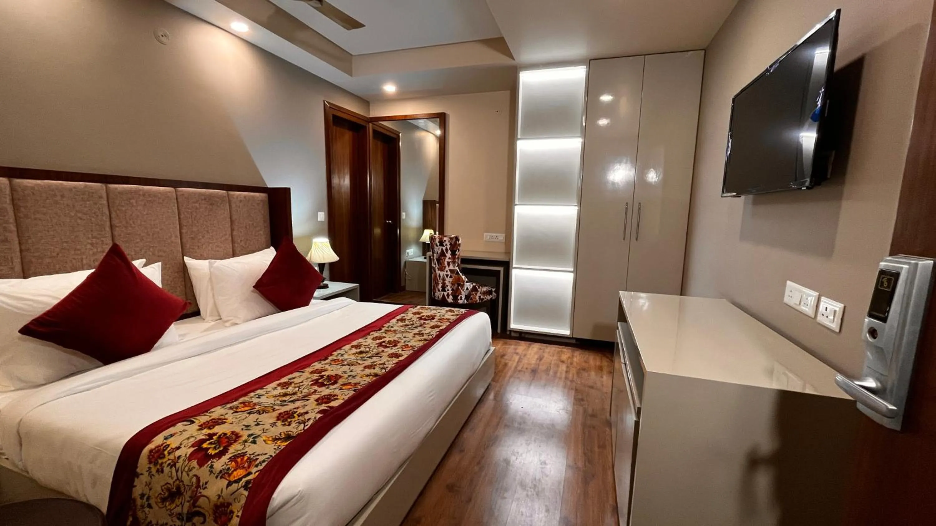 Communal lounge/ TV room, Bed in IP Royal Hotel - New Delhi