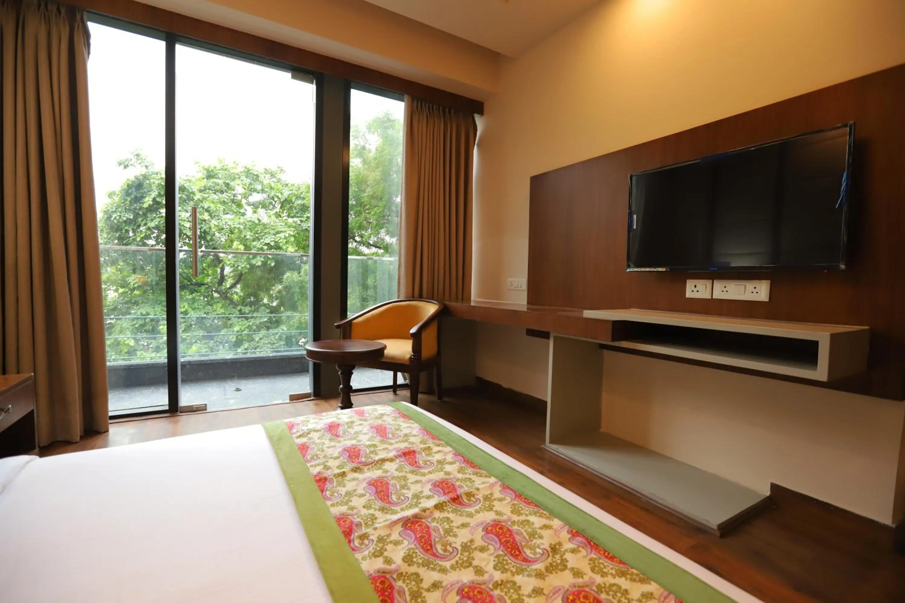Communal lounge/ TV room, Bed in IP Royal Hotel - New Delhi