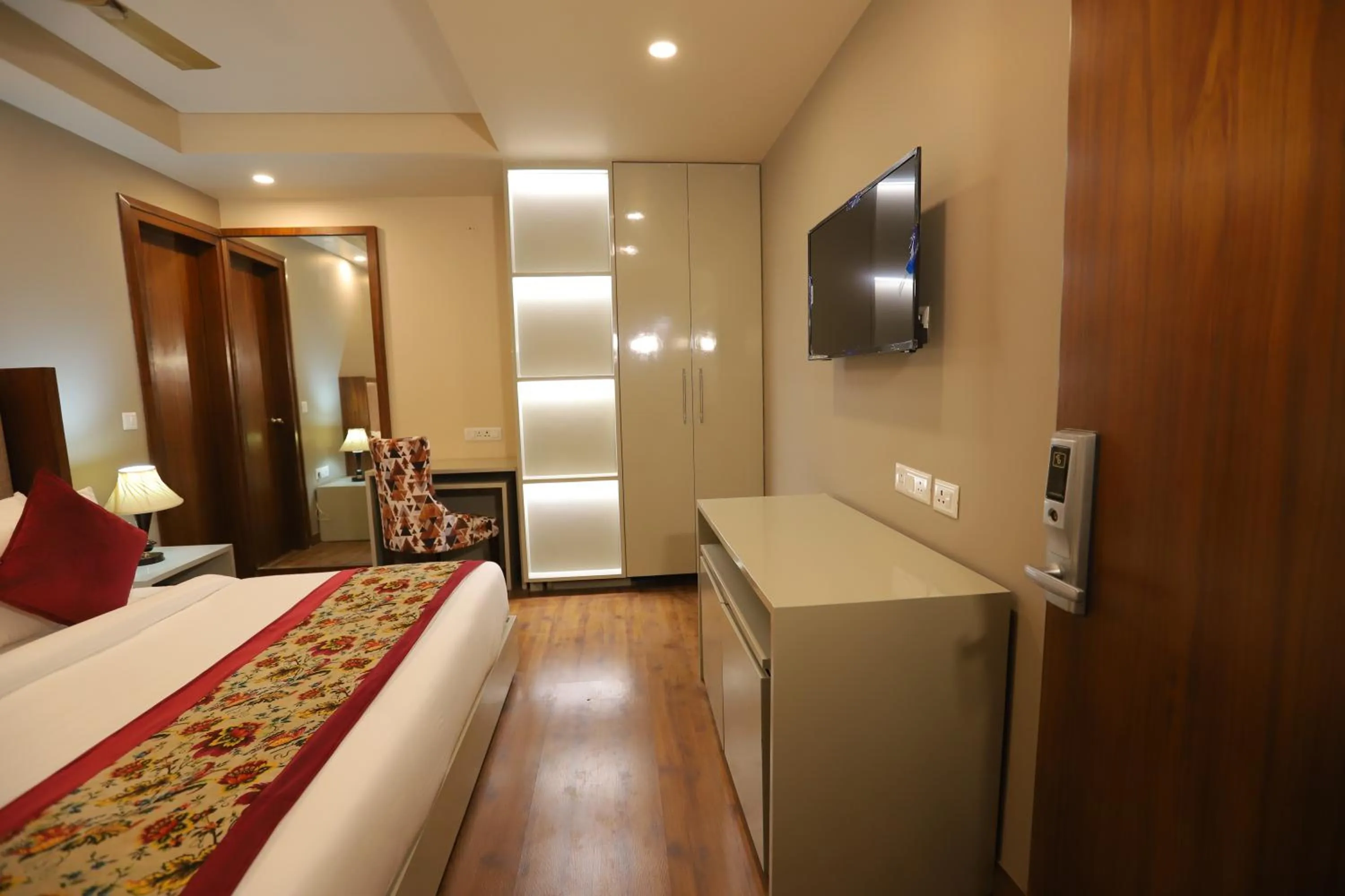 Communal lounge/ TV room, Bed in IP Royal Hotel - New Delhi