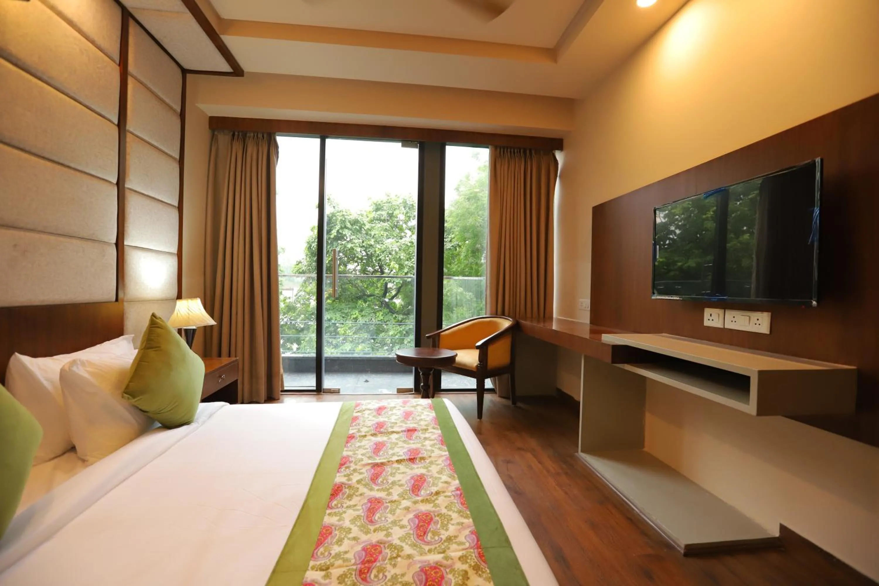 Communal lounge/ TV room, Bed in IP Royal Hotel - New Delhi