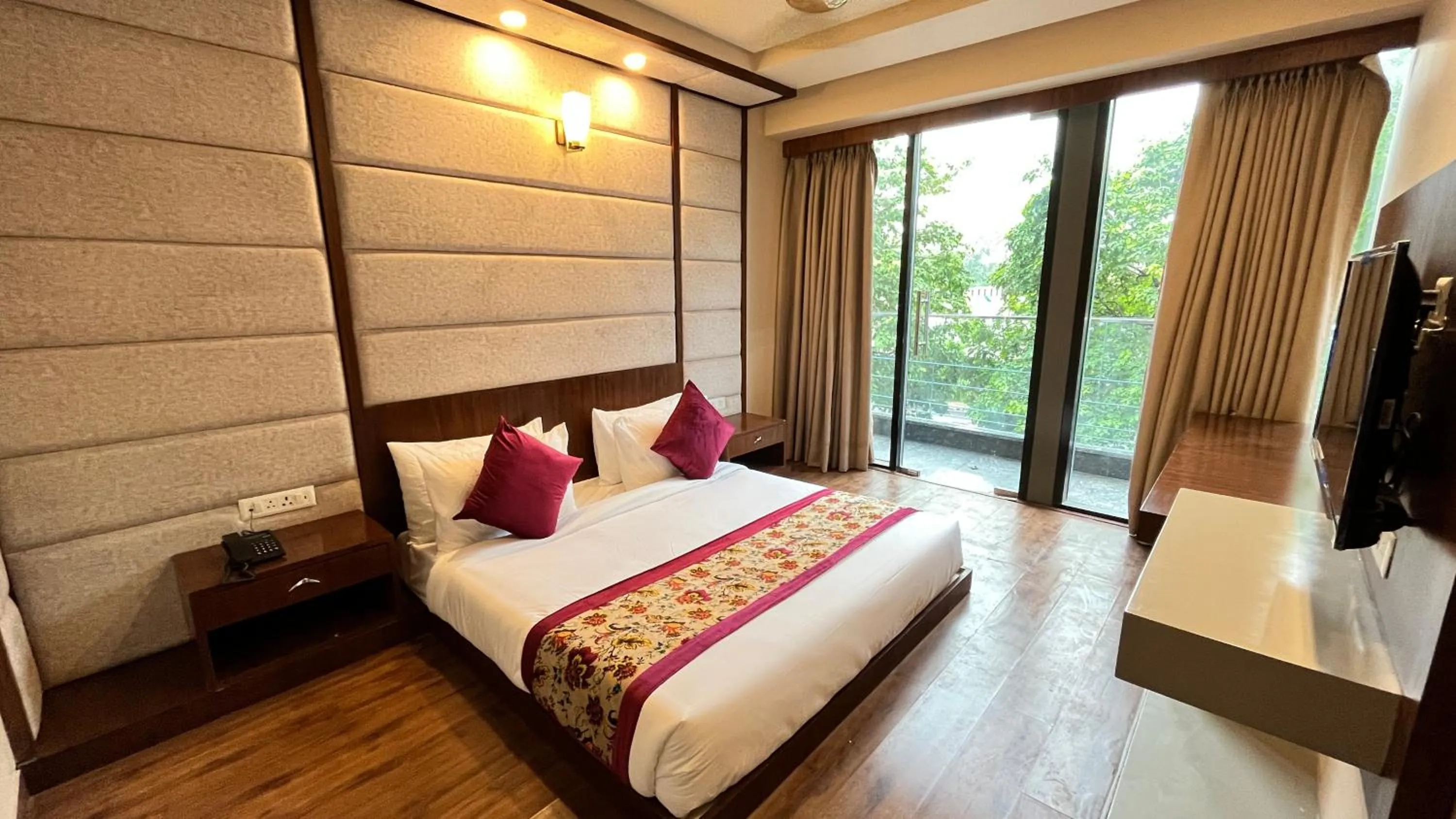 Bed in IP Royal Hotel - New Delhi