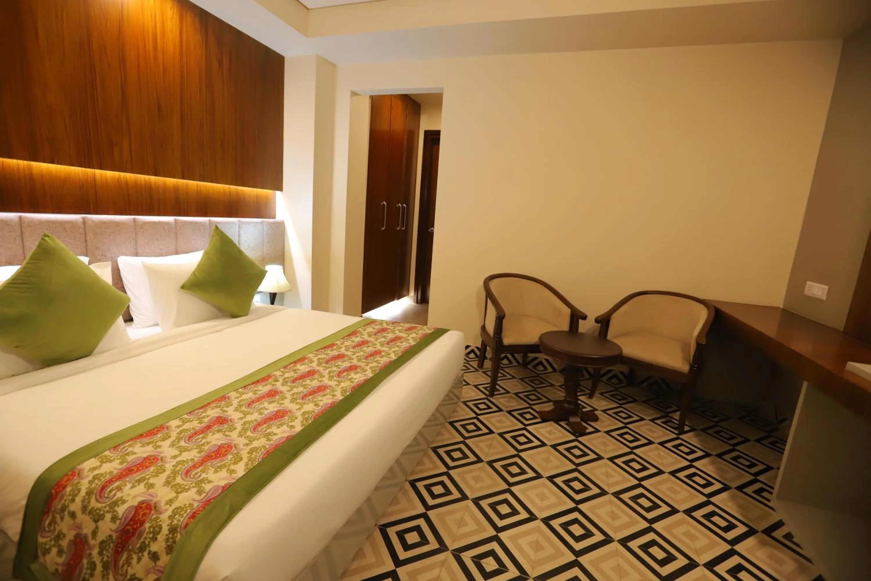 Communal lounge/ TV room, Bed in IP Royal Hotel - New Delhi