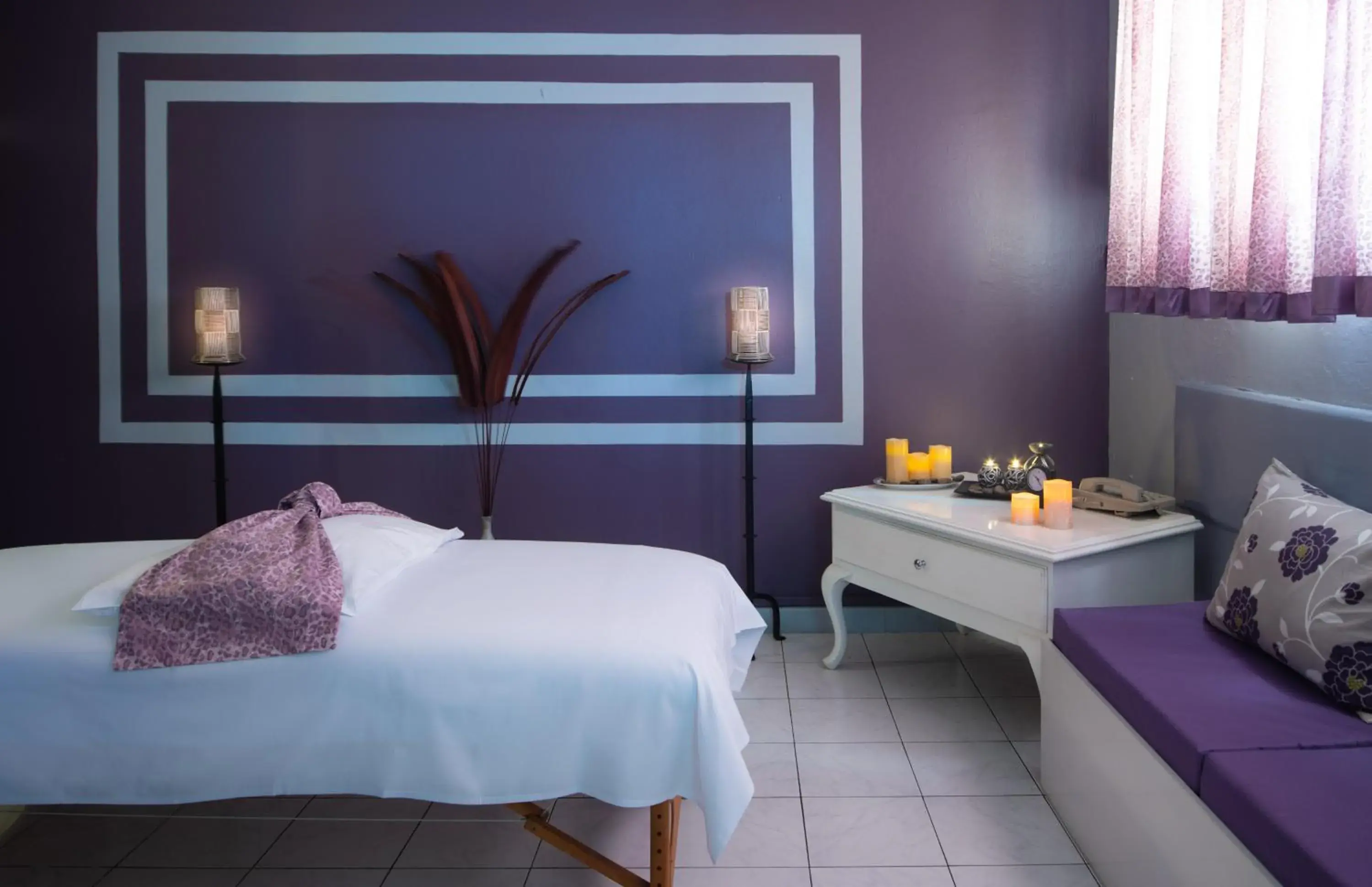 Massage, Bed in Toby's Resort Massage, Bed in Toby's Resort