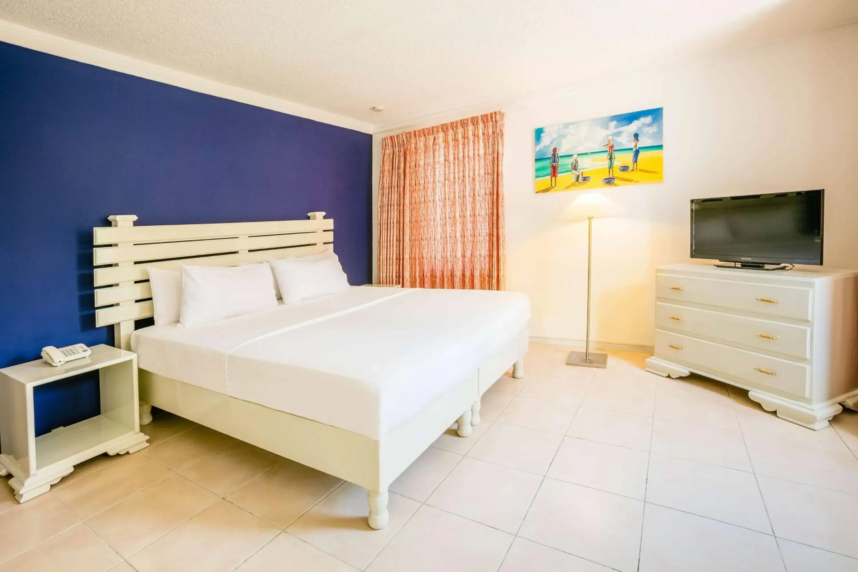 Photo of the whole room, Bed in Grand Decameron Montego Beach, A Trademark All-Inclusive Resort Photo of the whole room, Bed in Grand Decameron Montego Beach, A Trademark All-Inclusive Resort