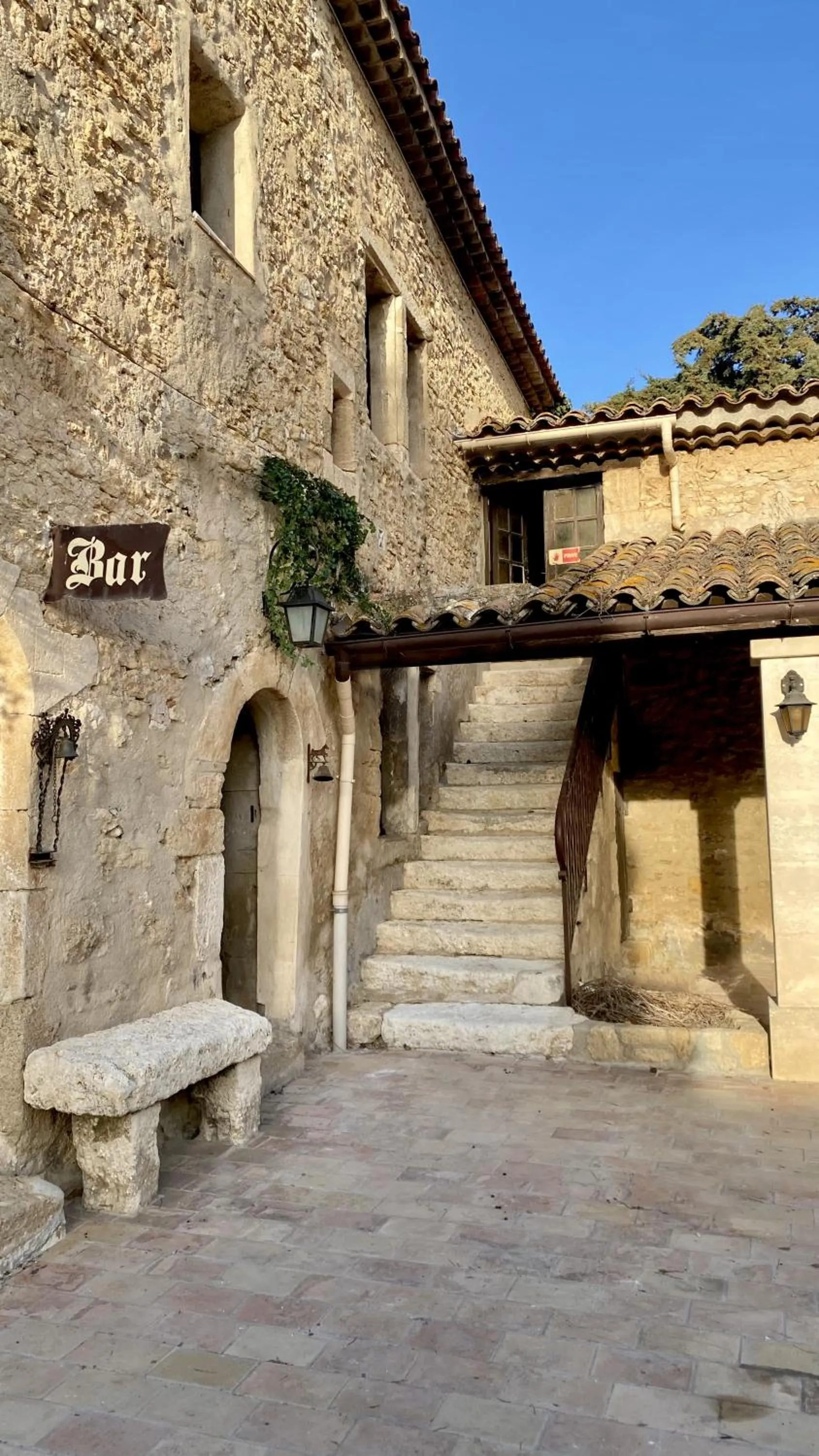 Facade/entrance in Domaine de la Reynaude