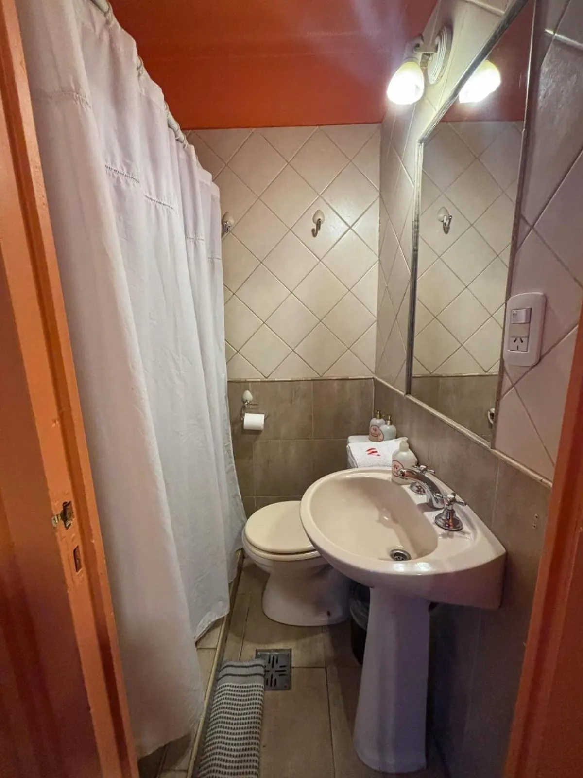 Shower in Hotel Windsor Mendoza