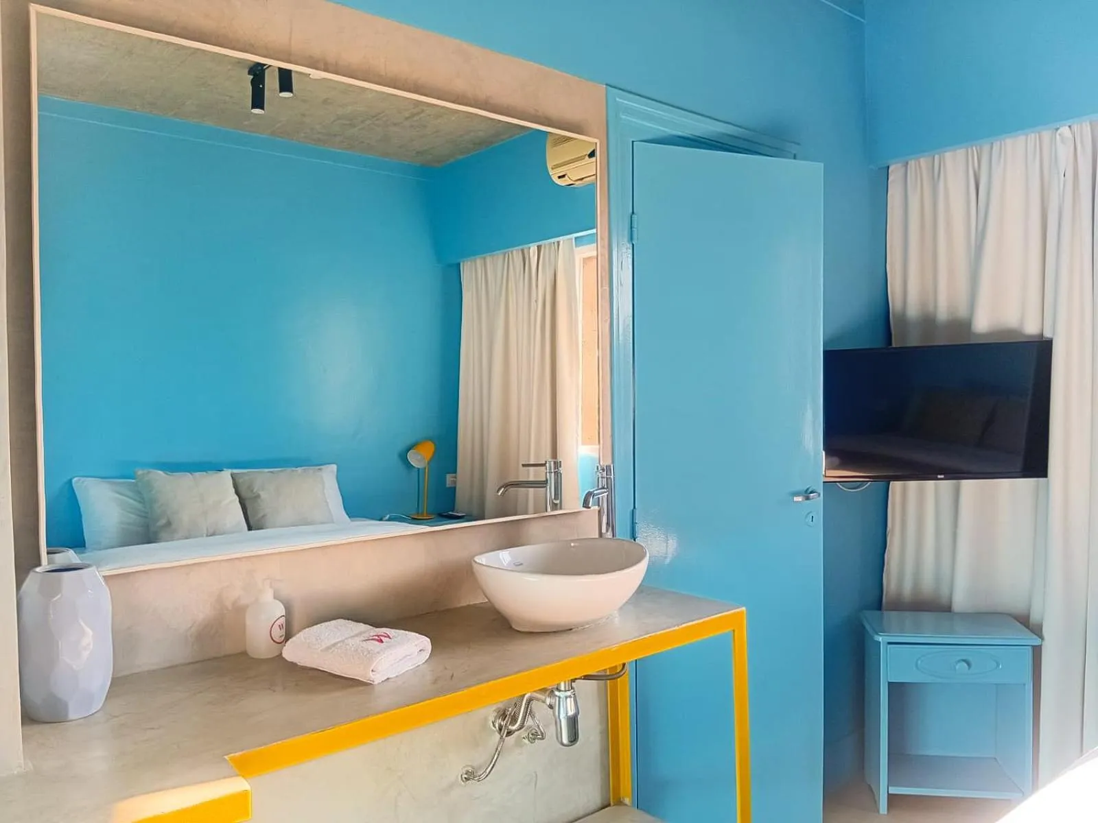 TV and multimedia, Bed in Hotel Windsor Mendoza