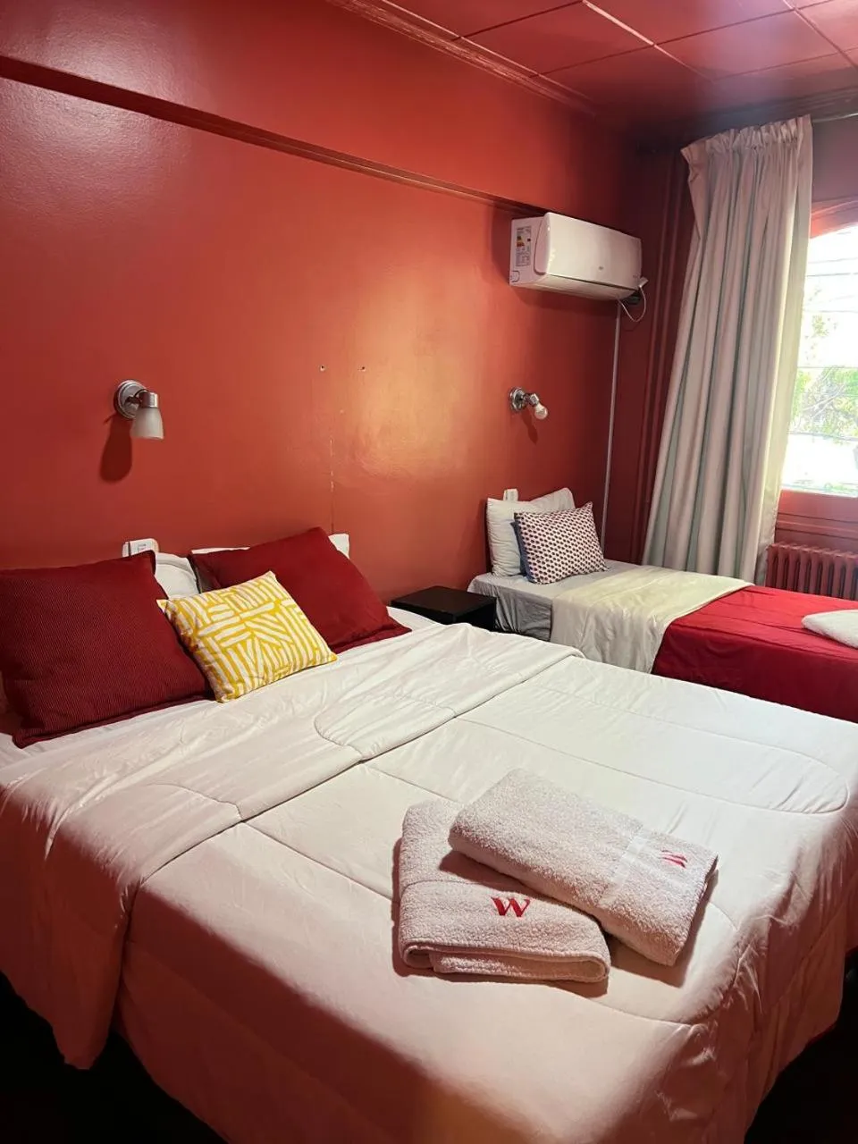 Photo of the whole room, Bed in Hotel Windsor Mendoza